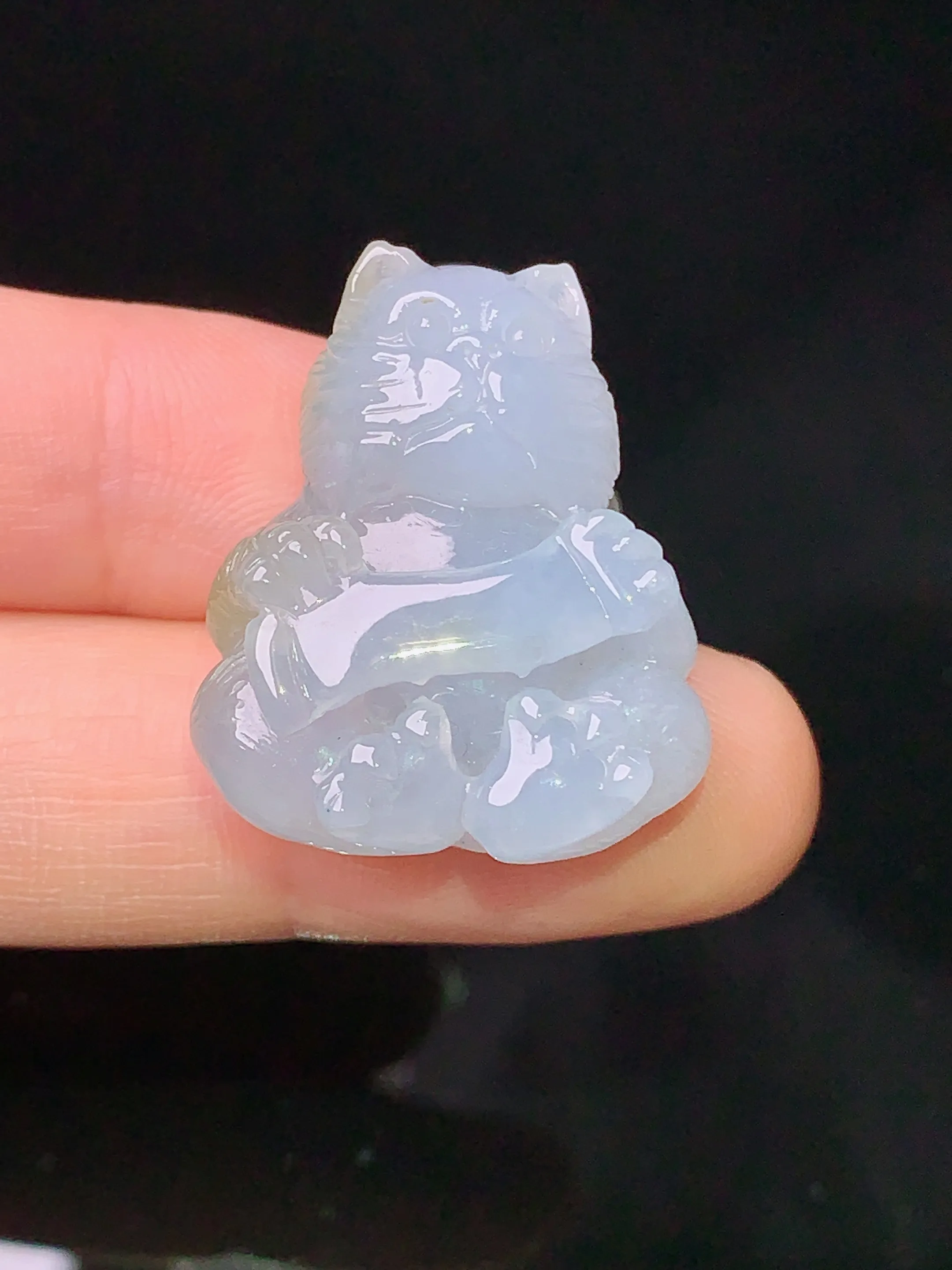 招财猫吊坠 玉质细腻 色泽清新艳丽 整体尺寸28.2*21.8*11.8