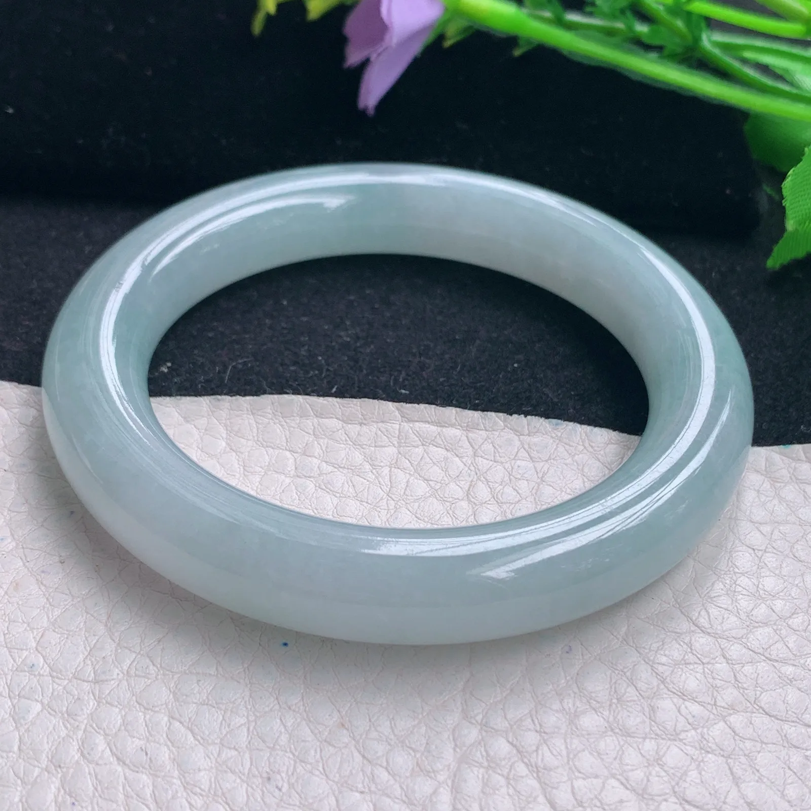 r自然光57*11美人镯 缅甸翡翠a货冰晴绿圆条玉手镯 玉手环