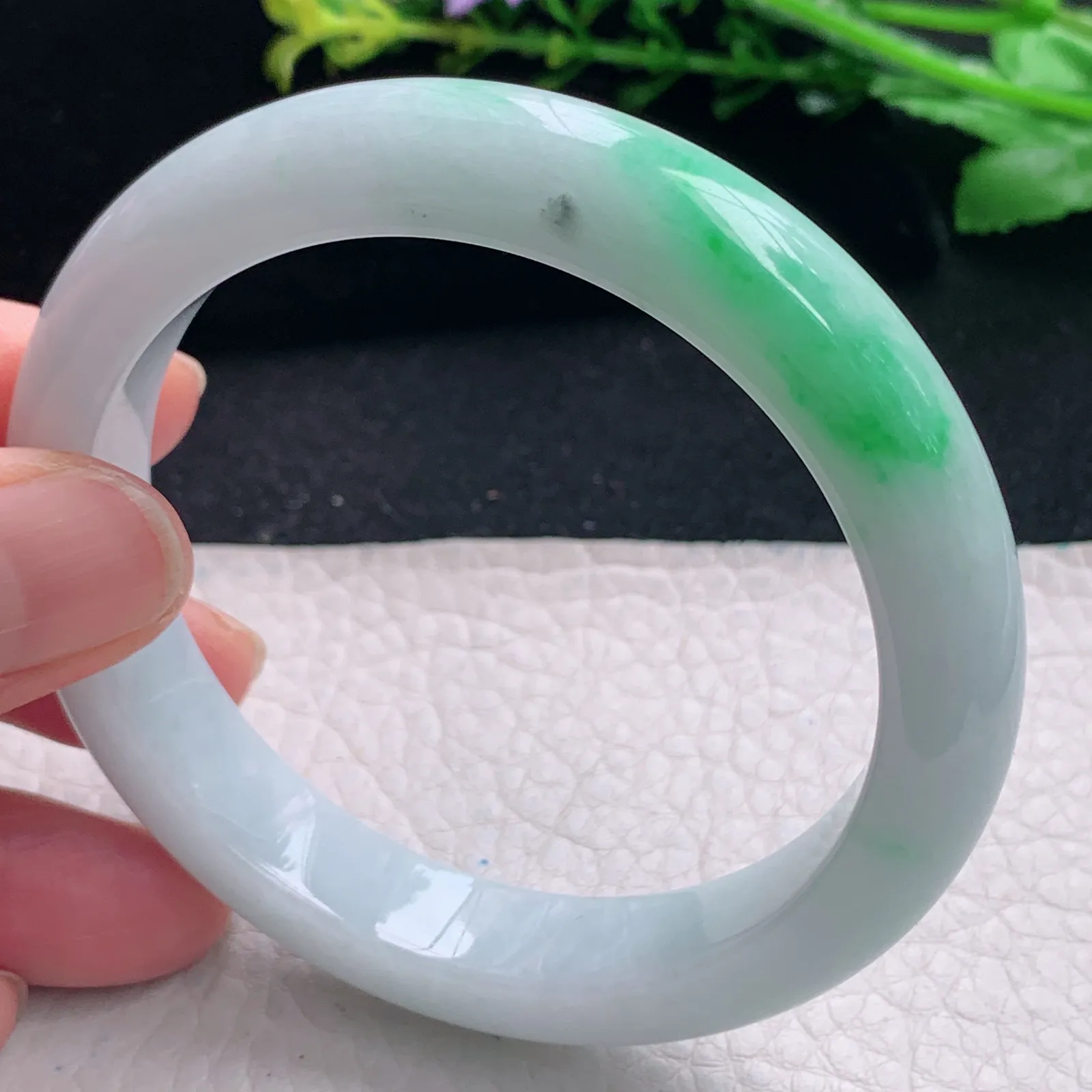 qn自然光58*11.9*8.5平安镯 缅甸翡翠a货飘绿宽边玉手镯 玉手环