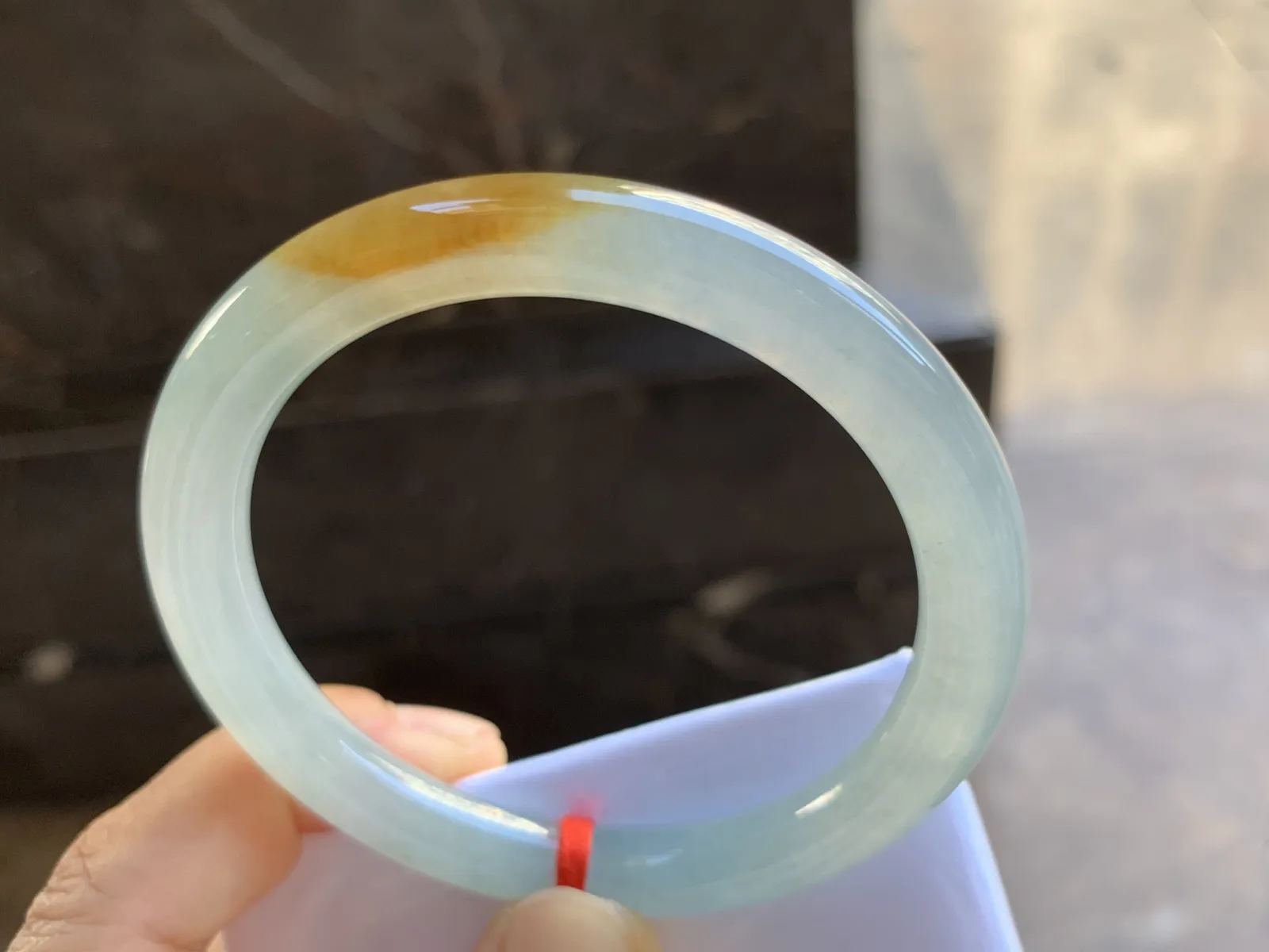 55-8.3mm
冰黄翡圆条手镯 水润光泽 一抹黄很漂亮