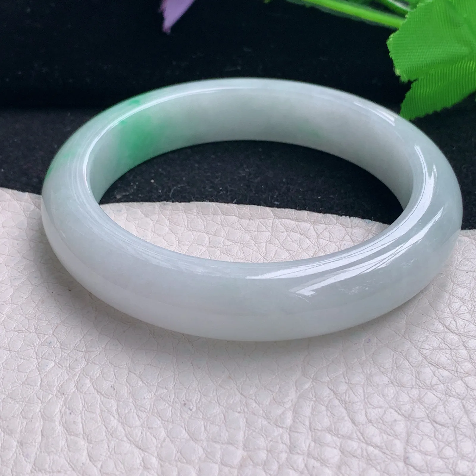 js自然光59*13*9平安镯 缅甸翡翠a货飘绿厚装宽边玉手镯 玉手环