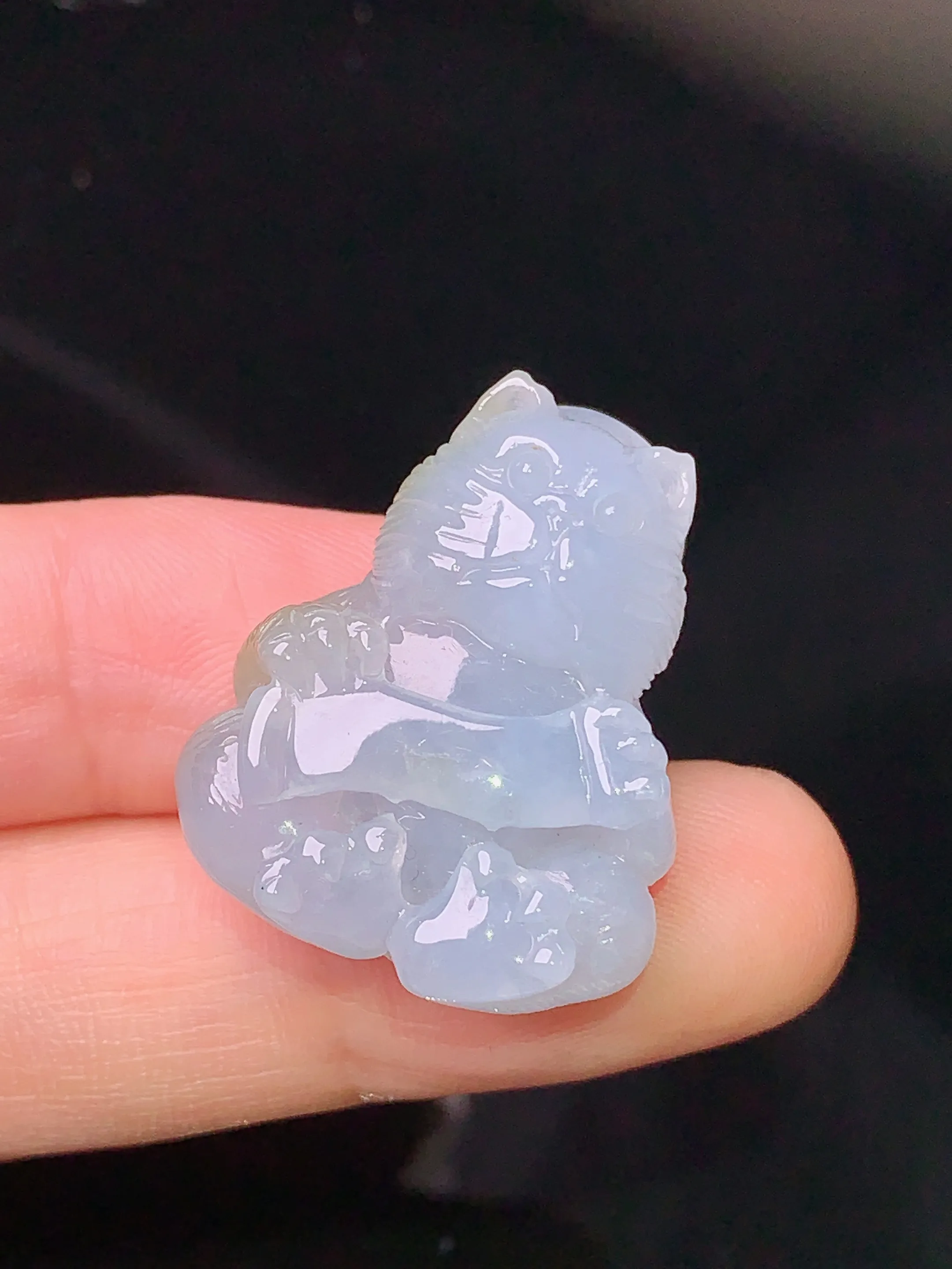 招财猫吊坠 玉质细腻 色泽清新艳丽 整体尺寸28.2*21.8*11.8