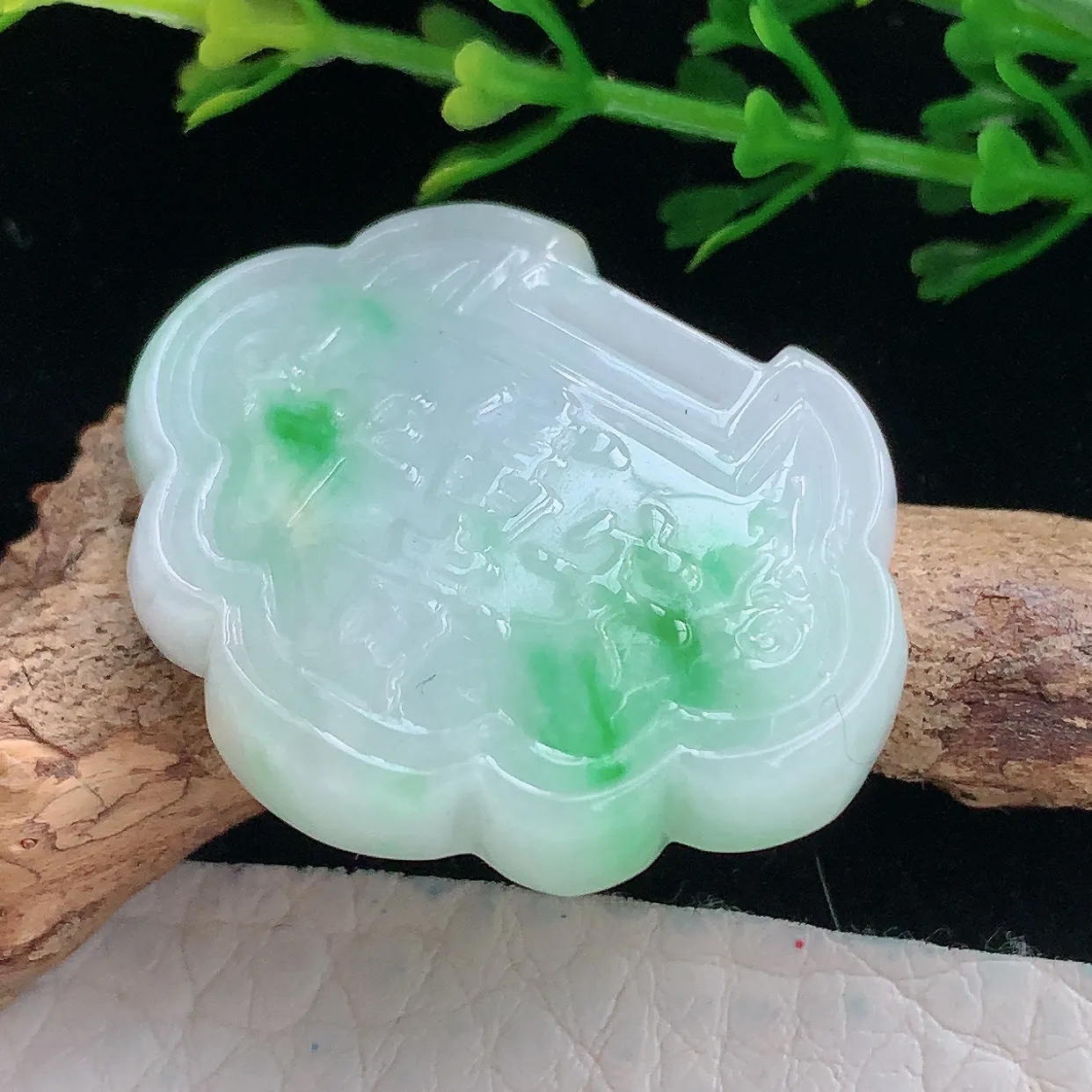 ajj实拍26.3*32*6.2天然缅甸翡翠飘绿平安锁吊坠 吉祥如意小孩玉坠