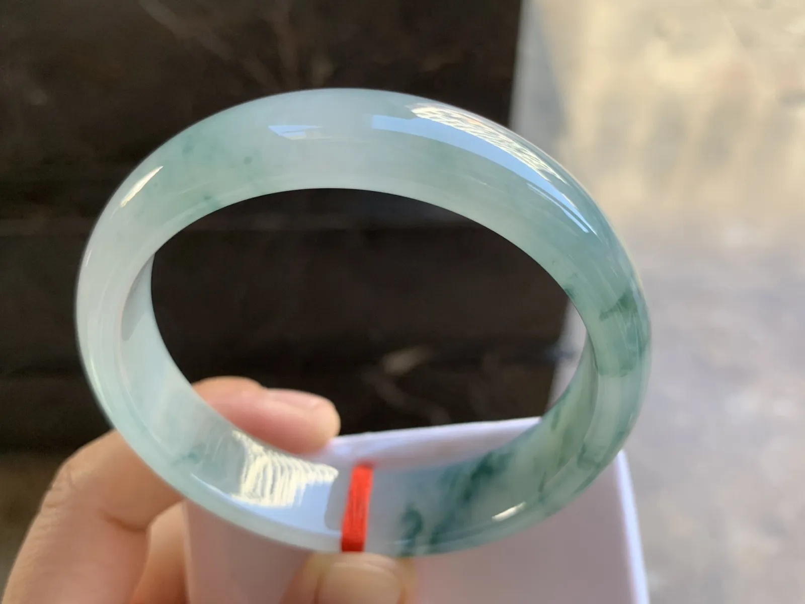 58-14.3-7.2mm
冰种飘花手镯 水润光泽 花色灵动