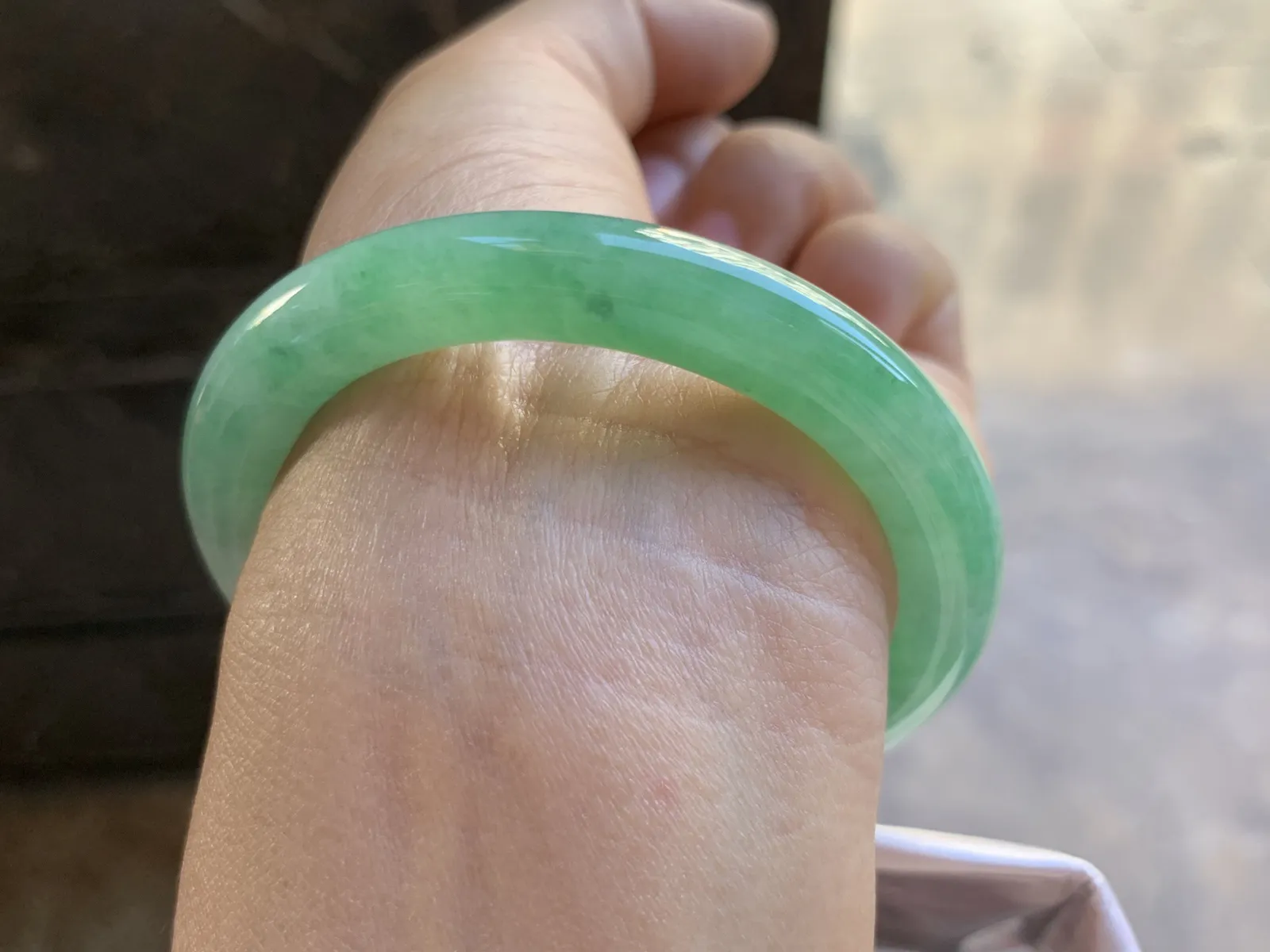 51.5-8.8mm
带色圆条手镯 底子细腻 颜色漂亮 性价比推荐