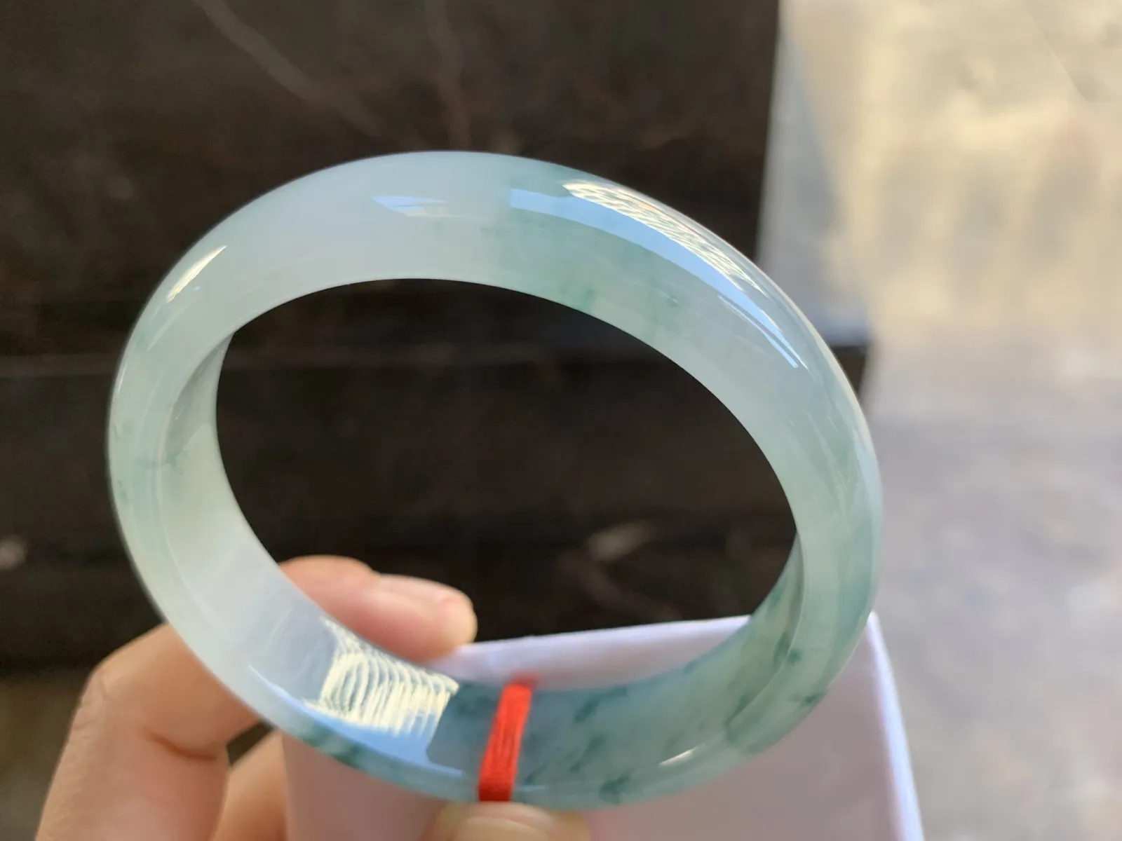 58-14.3-7.2mm
冰种飘花手镯 水润光泽 花色灵动