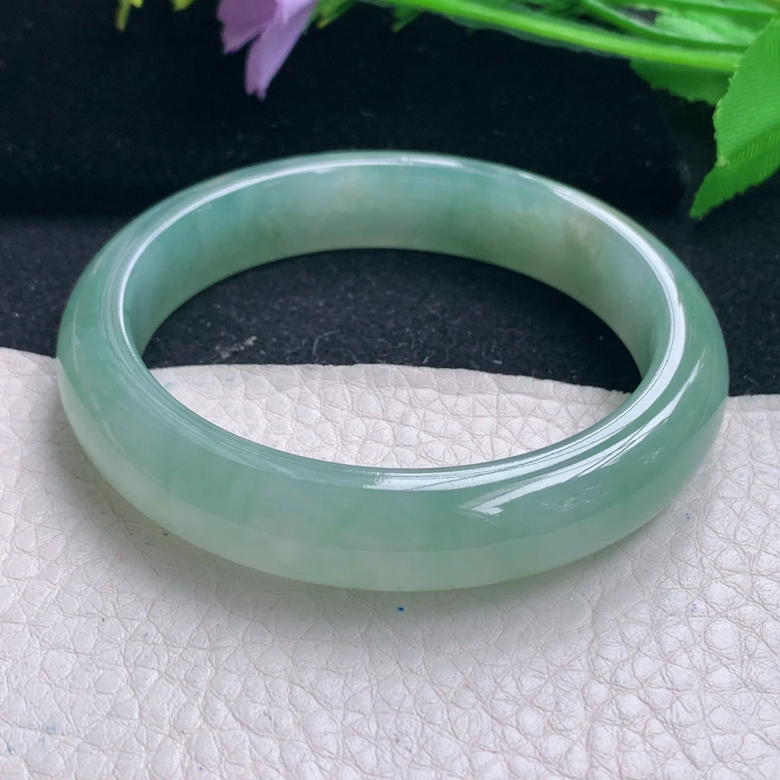 r自然光53*12*8.2平安镯 缅甸翡翠a货冰绿宽边玉手镯 玉手环