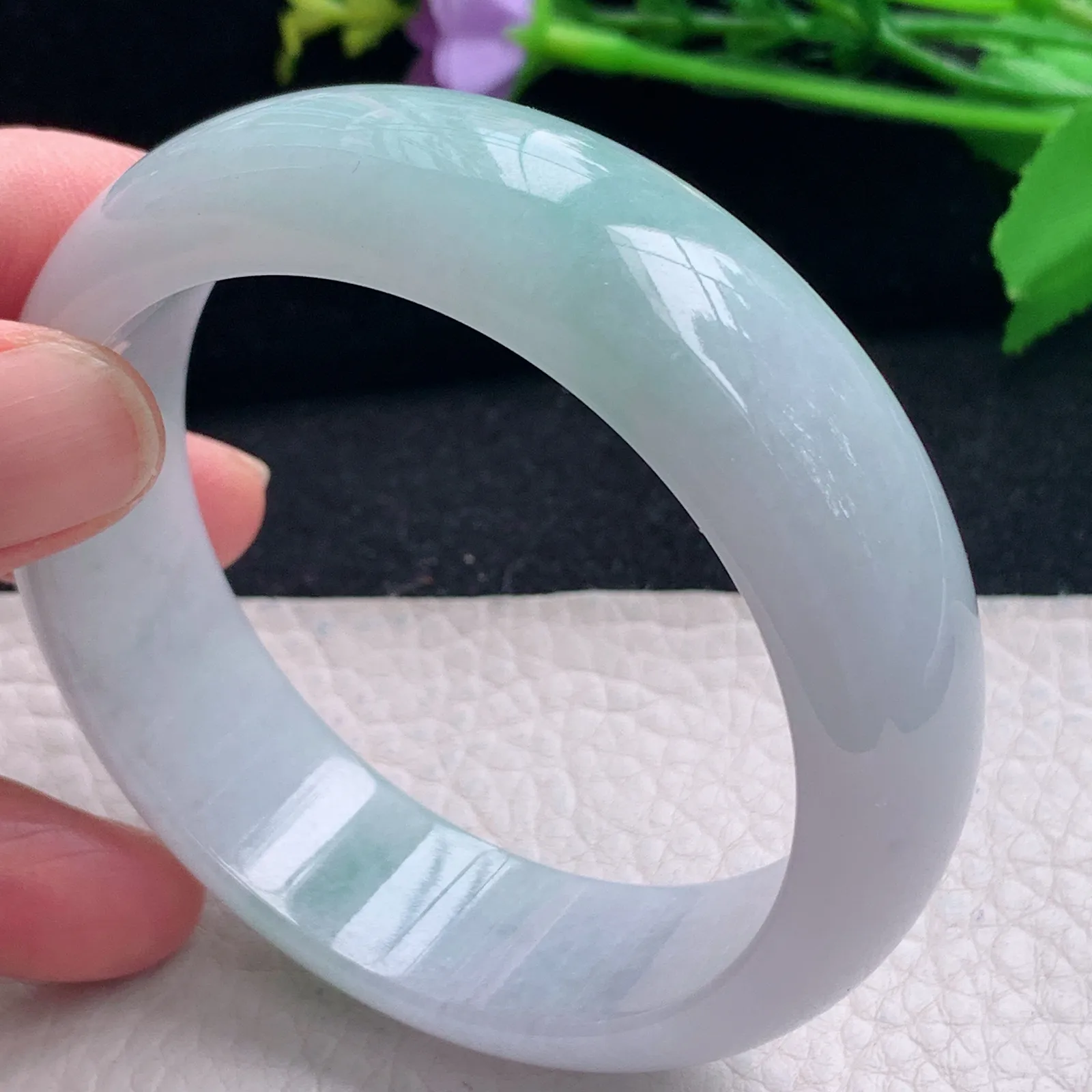 js自然光58.5*18.2*8轮胎镯 缅甸翡翠a货飘绿清新宽边玉手镯 玉手环