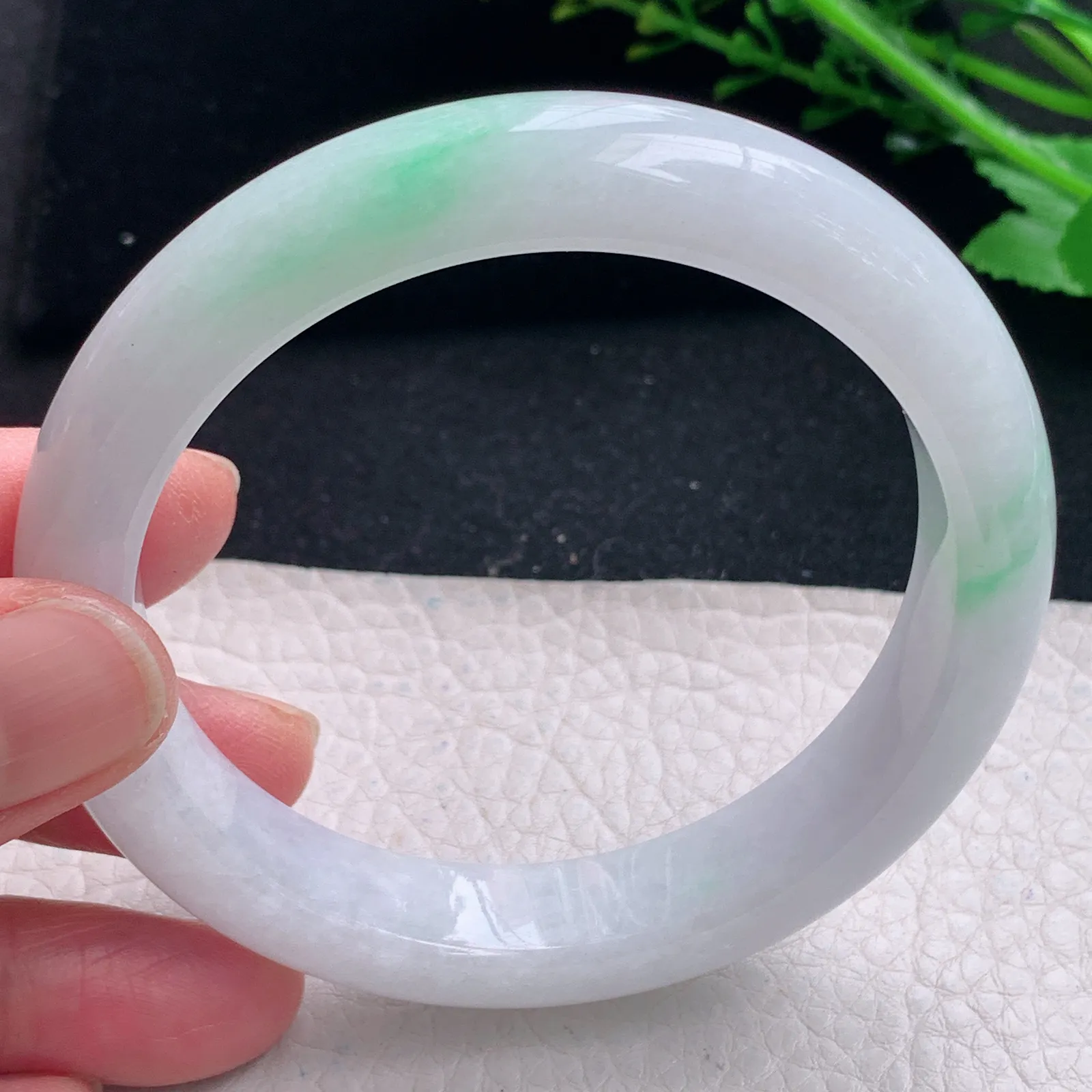 hy大圈口59.5*12.5*8.6平安镯 缅甸翡翠a货飘绿宽边玉手镯 玉手环