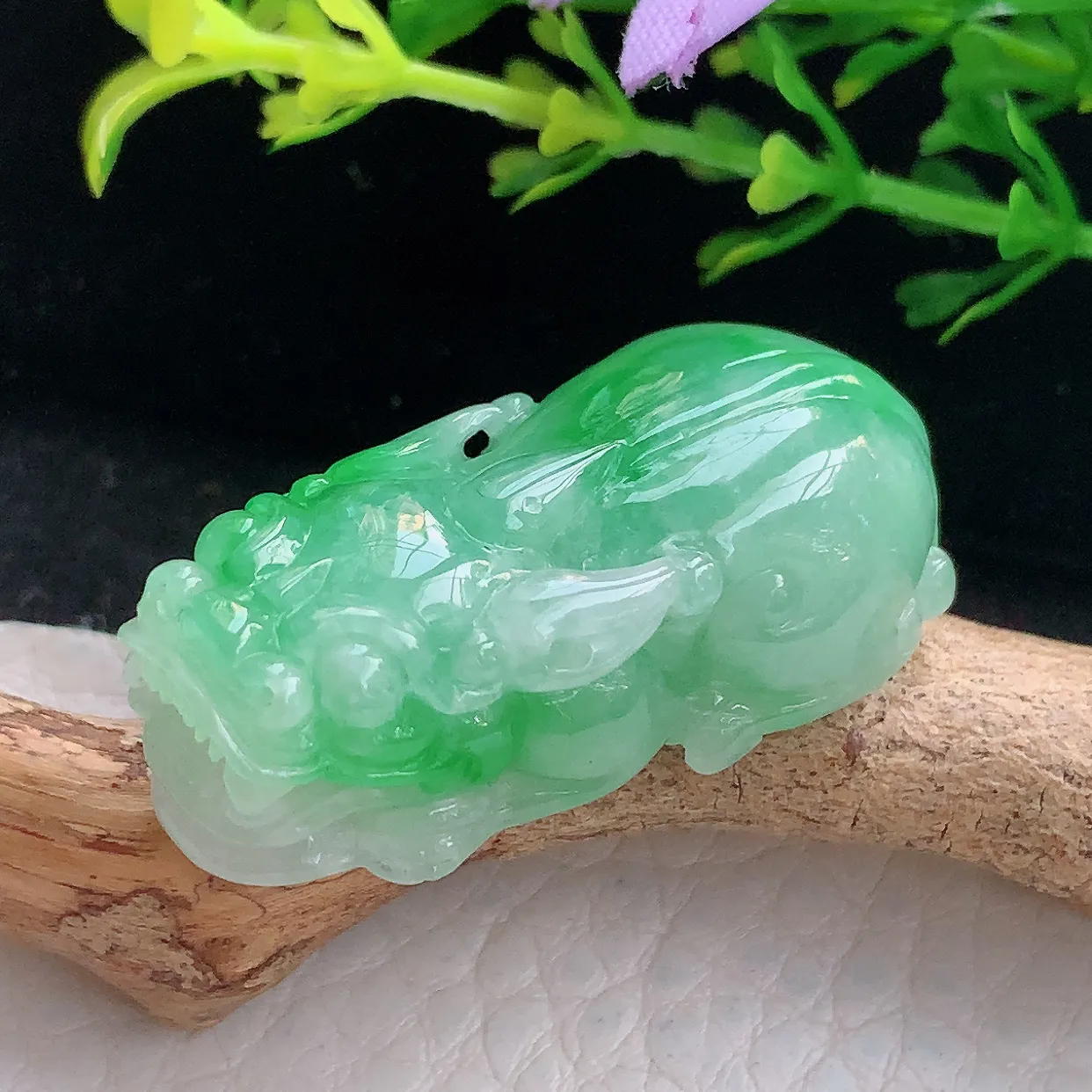 ajj实拍36*17.3*12.8天然缅甸翡翠飘绿招财貔貅吊坠吉祥瑞兽