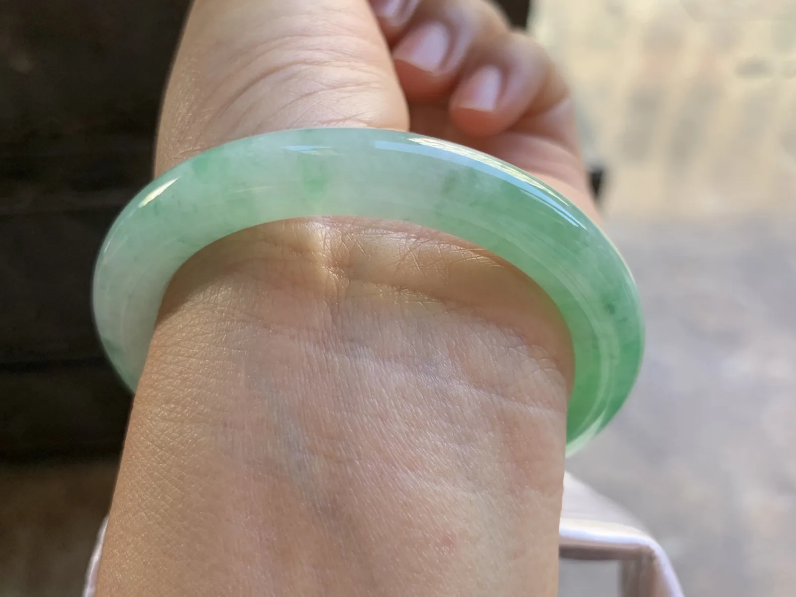 51.5-8.8mm
带色圆条手镯 底子细腻 颜色漂亮 性价比推荐