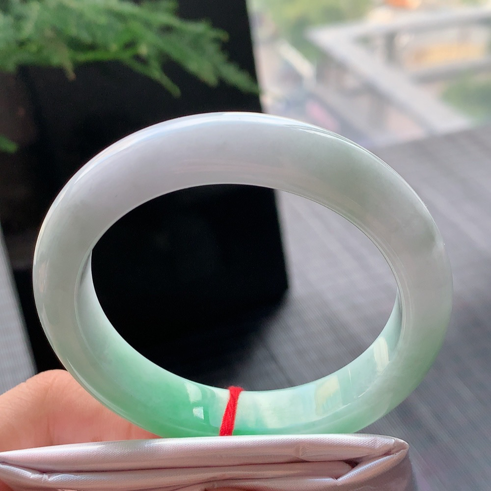 正圈冰糯阳绿 无瑕 尺寸:54.8/12.4/8.9 版型好