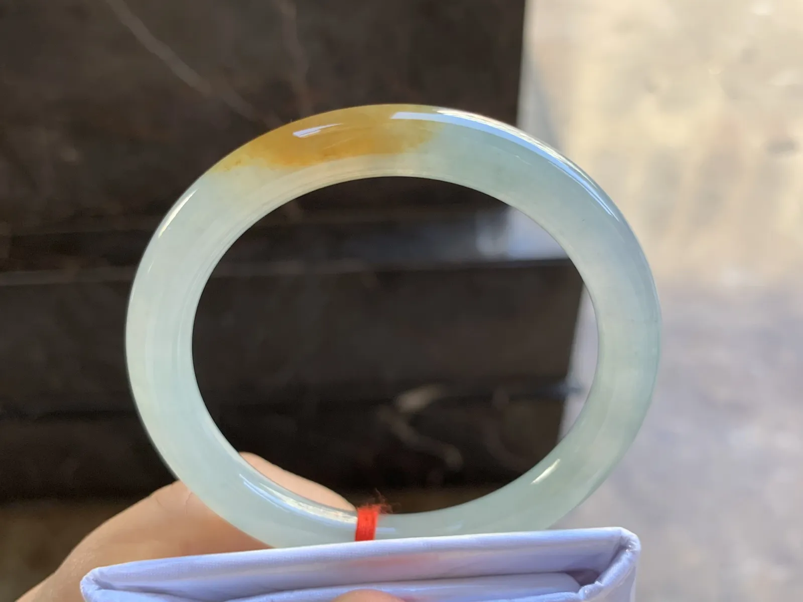 55-8.3mm
冰黄翡圆条手镯 水润光泽 一抹黄很漂亮