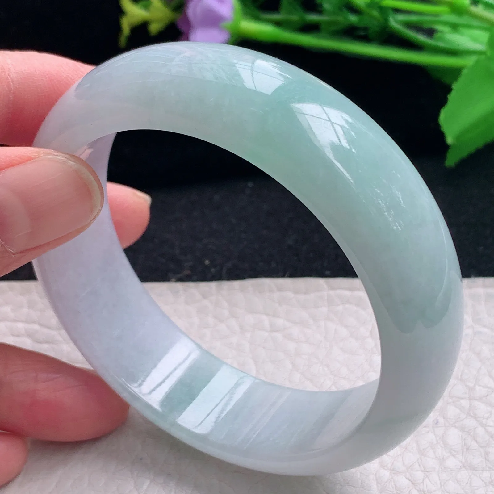 js自然光58.5*18.2*8轮胎镯 缅甸翡翠a货飘绿清新宽边玉手镯 玉手环