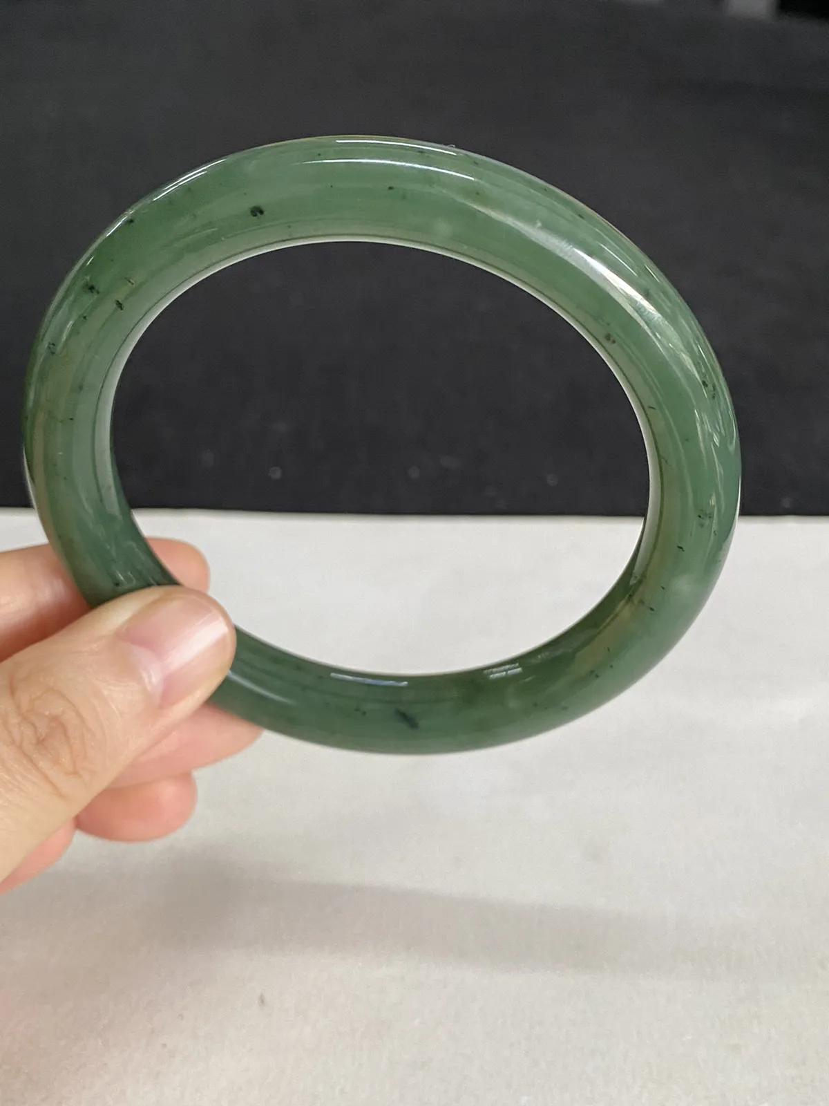圆镯58.7圈口，和田玉手镯