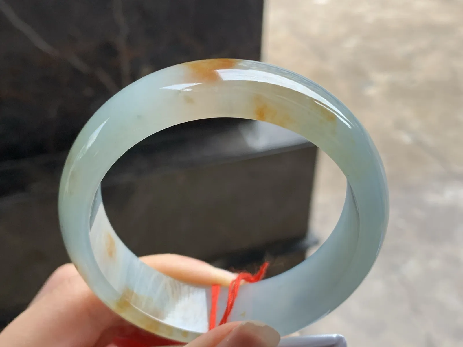 57.5-18-8

红翡宽版手镯^_^玉质温润 细腻