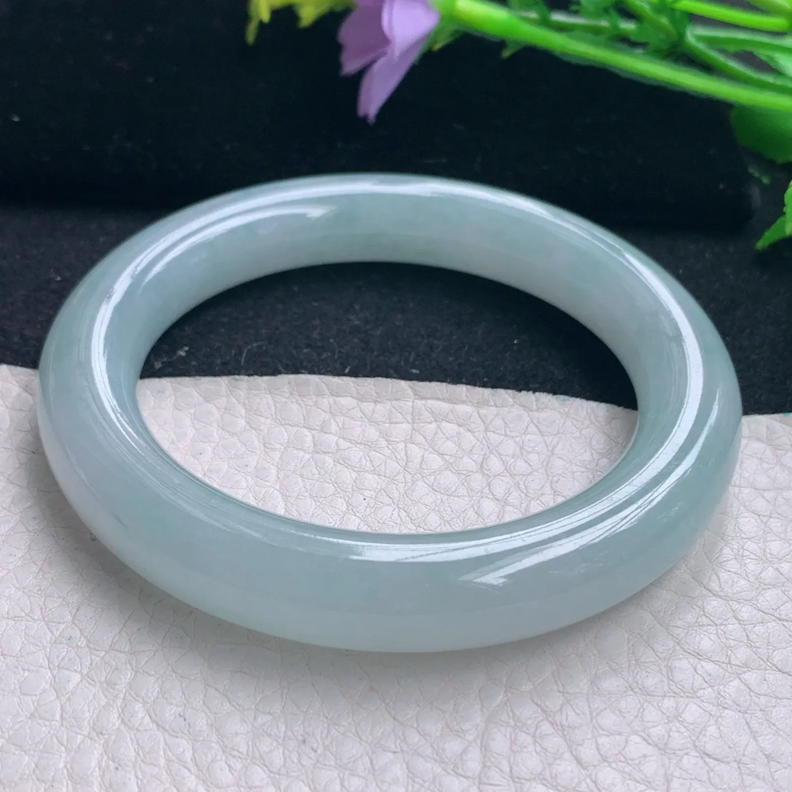 r自然光57*11美人镯 缅甸翡翠a货冰晴绿圆条玉手镯 玉手环