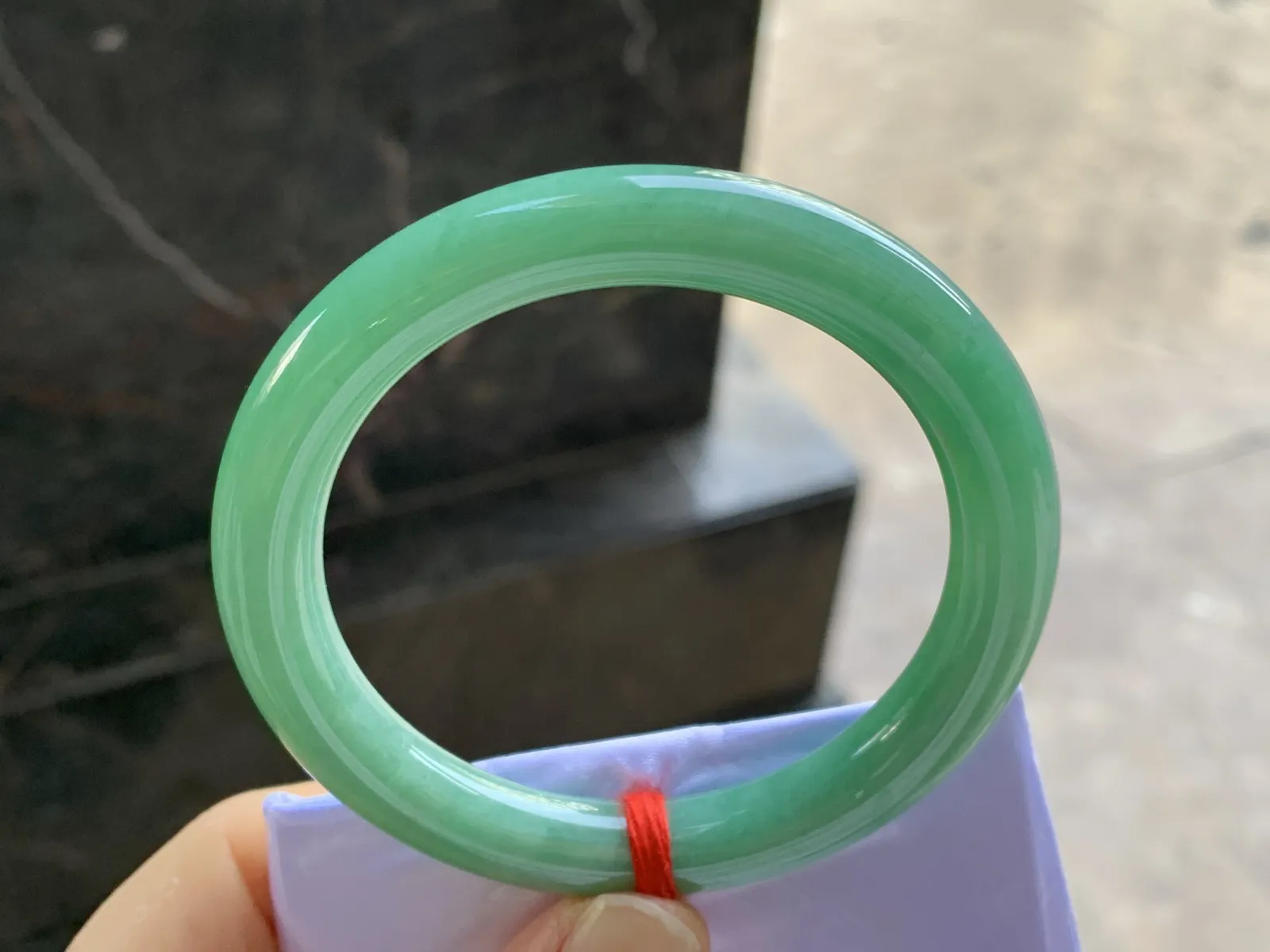 55-10

满色圆条手镯^_^
底子细腻干净～绿色均匀浓郁