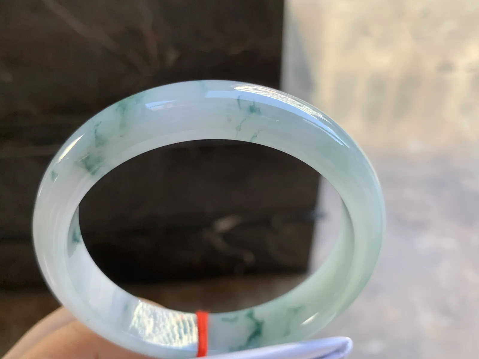 59-12.7-8mm
糯冰飘花手镯 底子细腻 水润