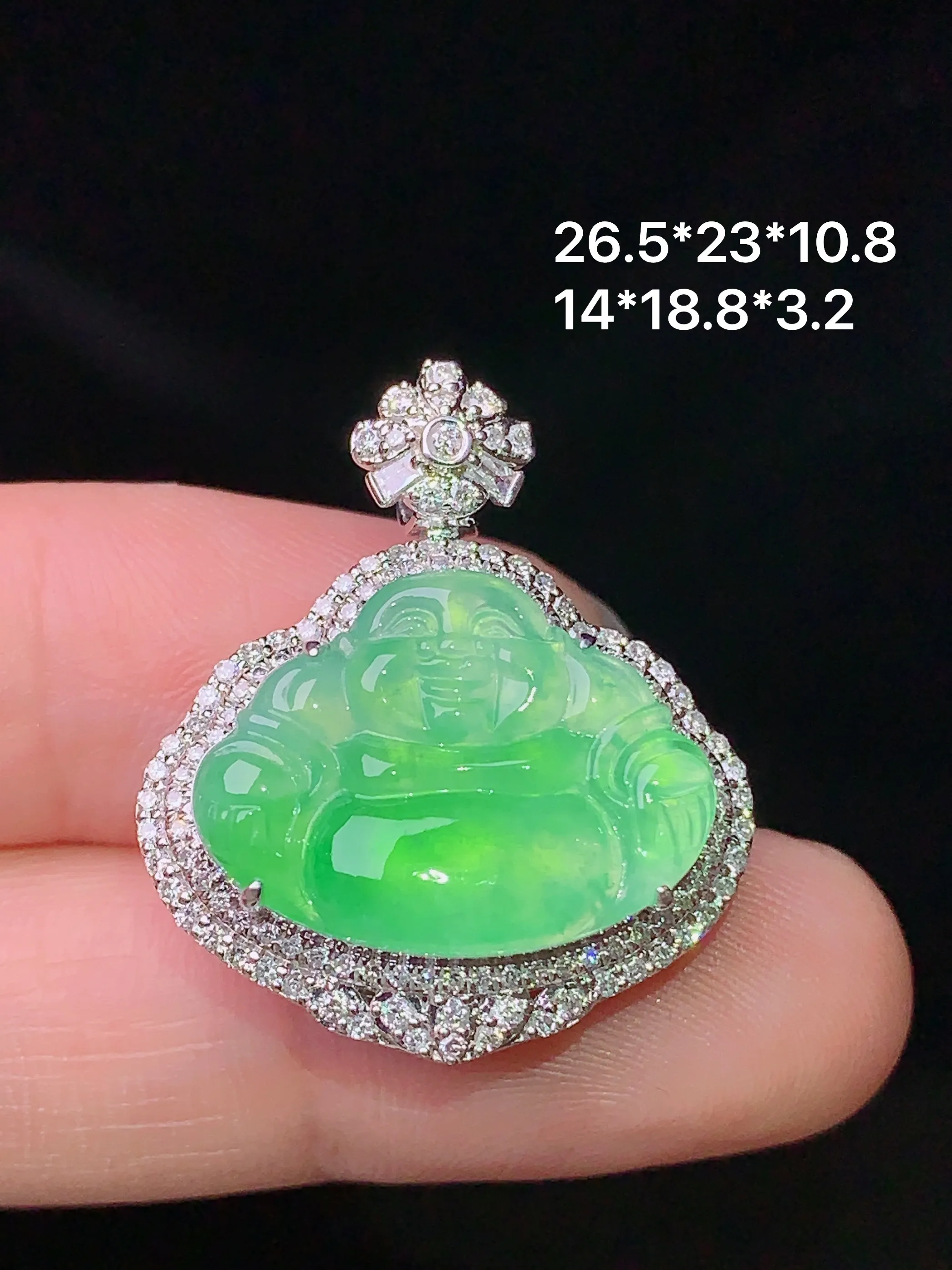18k金钻镶嵌翠绿佛公吊坠 玉质细腻 色泽清新艳丽 整体尺寸26.5*23*10.8