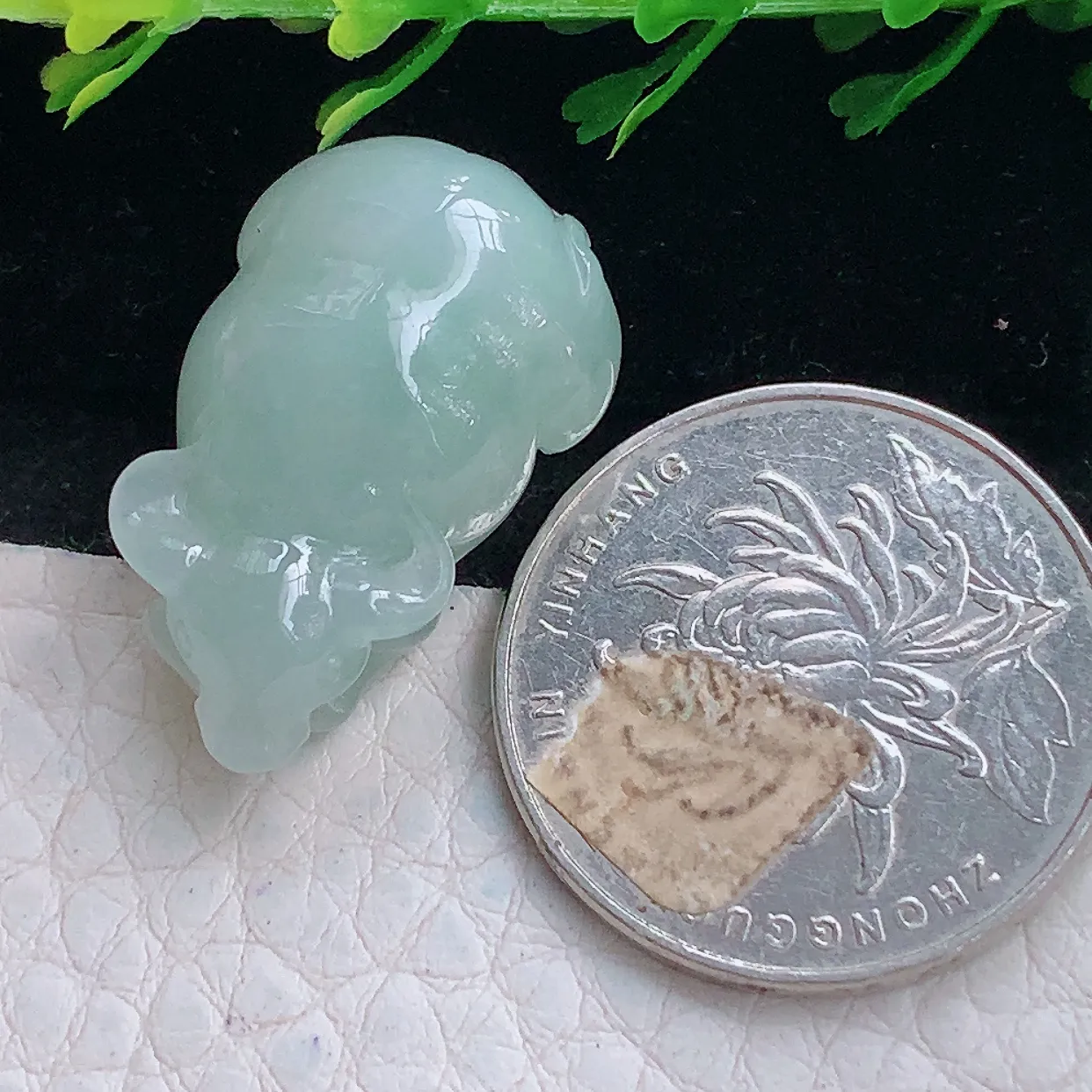 ajj实拍25.5*16*11.5天然缅甸翡翠淡绿生肖牛吊坠 立体雕刻扭转乾坤玉坠