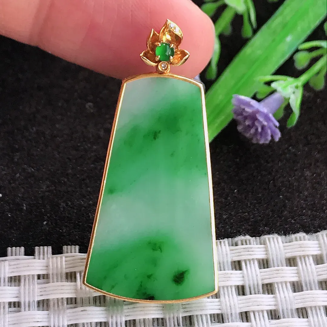 天然a货翡翠40/19.3/3.4老坑18k金镶嵌飘阳绿无事牌吊坠翡翠玉坠挂件百搭