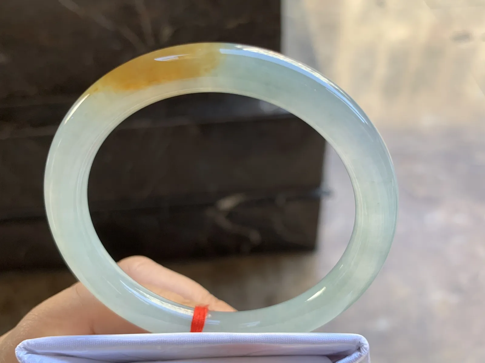 55-8.3mm
冰黄翡圆条手镯 水润光泽 一抹黄很漂亮