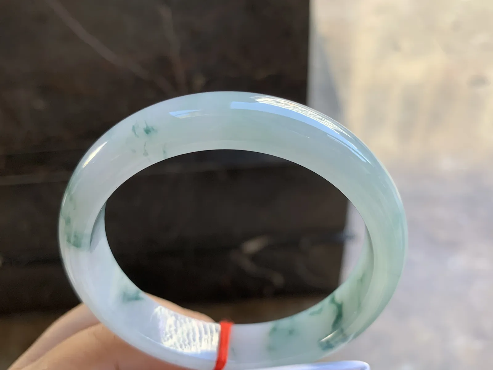 59-12.7-8mm
糯冰飘花手镯 底子细腻 水润