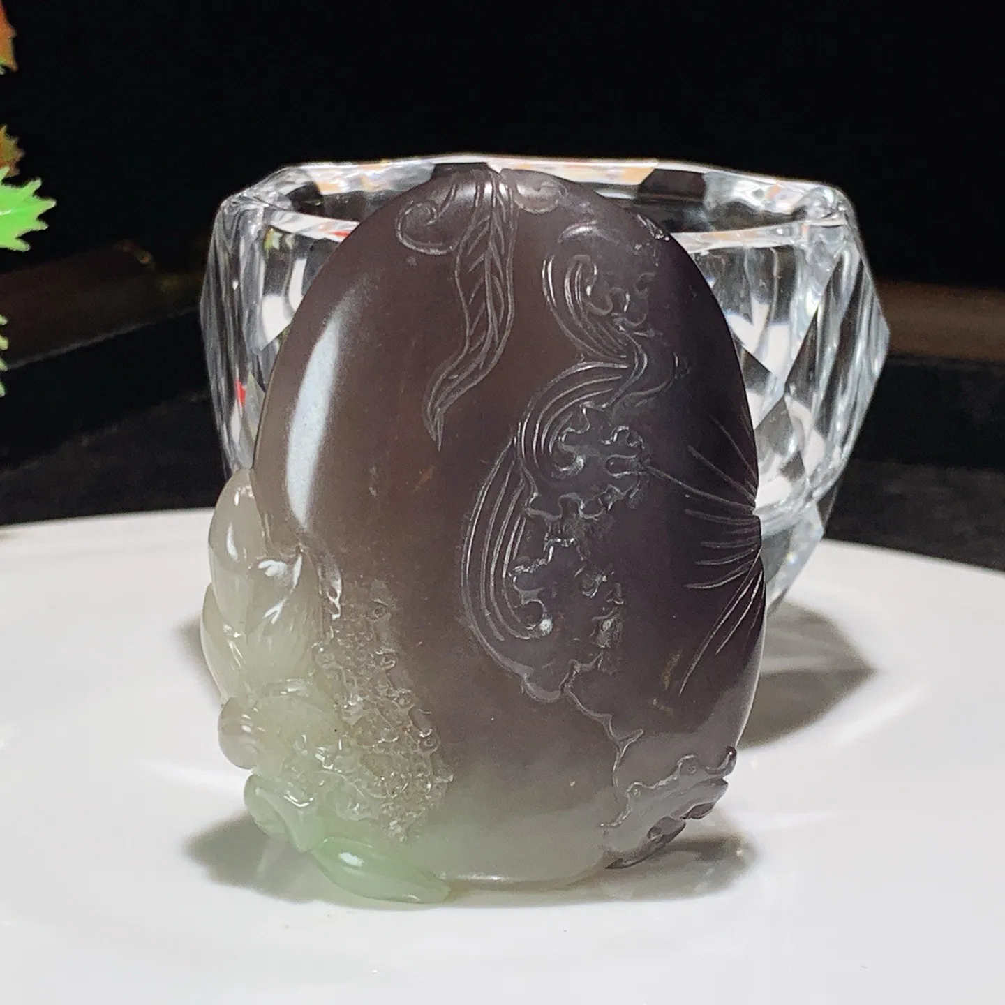 和田玉青海翠翠青连年有余牌子挂件。尺寸57/45/12重56克。玉质细腻油润。手推出油。佩戴高端典雅。lt251110