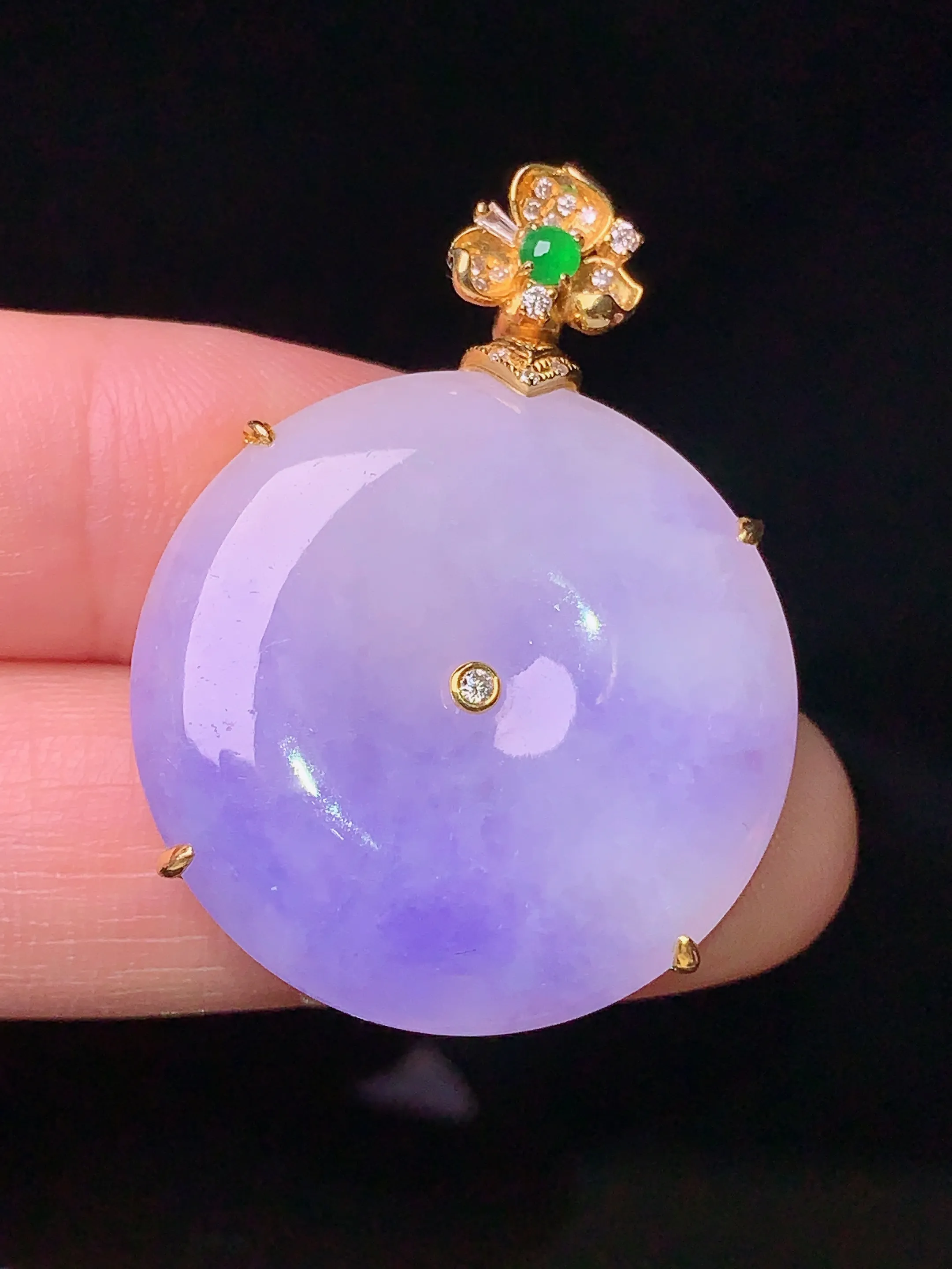 18k金钻镶嵌紫罗兰平安扣吊坠 玉质细腻 色泽清新艳丽 整体尺寸35.3*26.5*5.8