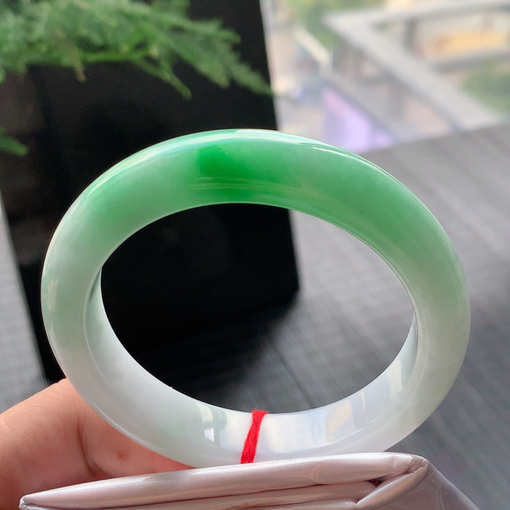 正圈冰糯阳绿 无瑕 尺寸:54.8/12.4/8.9 版型好