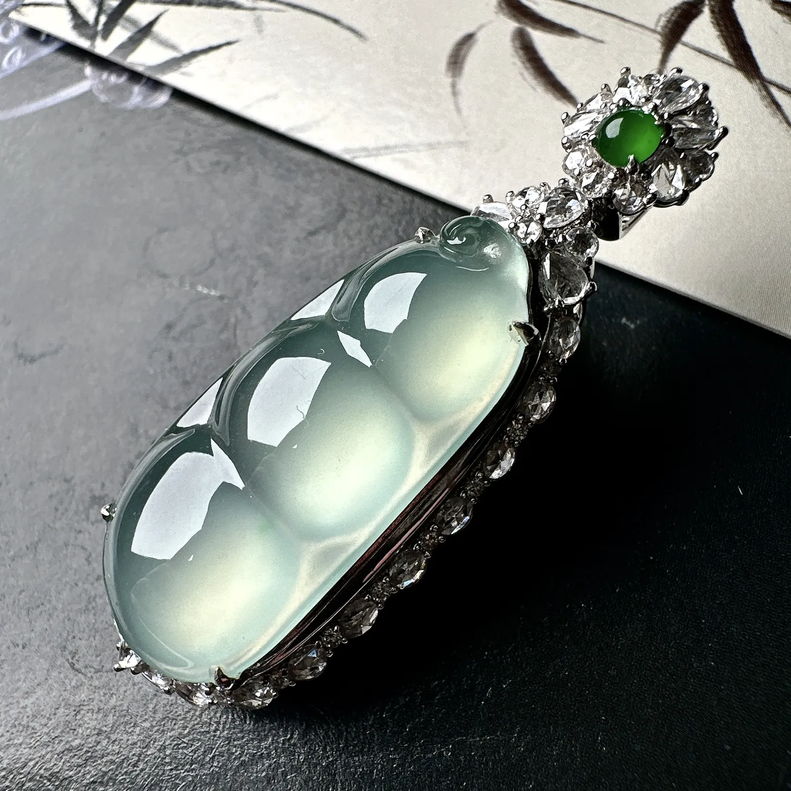 【冰种福豆吊坠】老坑雪花棉，种地上乘，冰感十足，通透起光，饱满圆润，收藏品质，18k金钻镶嵌，裸石尺寸34.7*16*6.3毫米