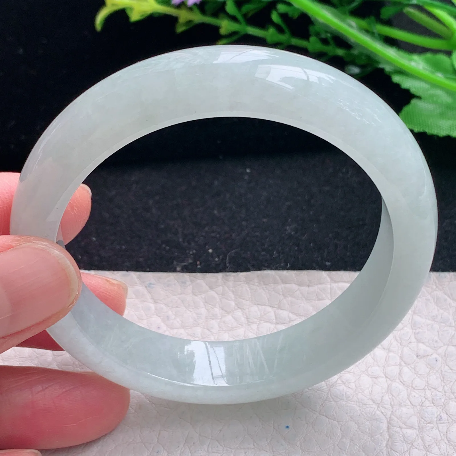 hy自然光54.5*13*8.2平安镯 缅甸翡翠a货浅绿宽边玉手镯 玉手环