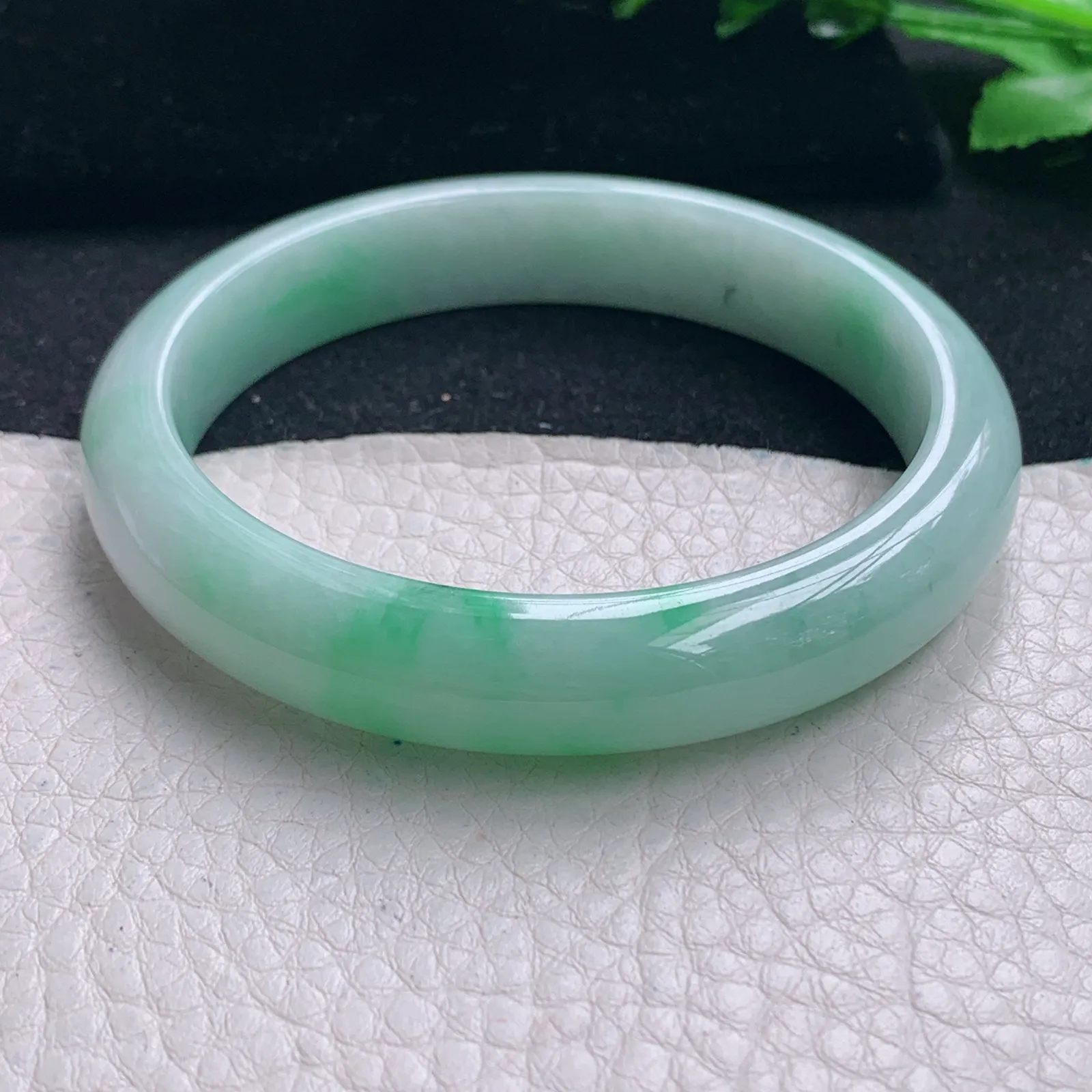 ss自然光58*11.6*7.5平安镯 缅甸翡翠a货飘绿秀气宽边玉手镯 玉手环