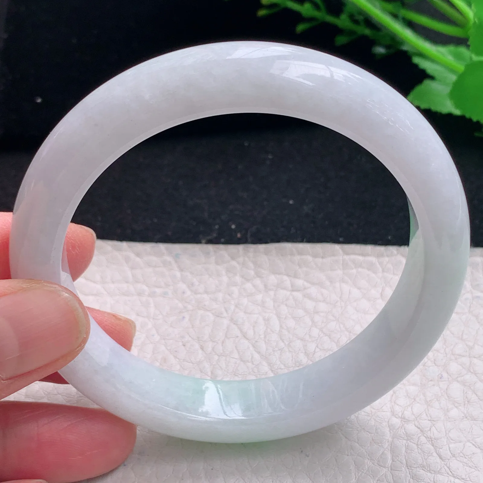 hy大圈口59.5*12.5*8.6平安镯 缅甸翡翠a货飘绿宽边玉手镯 玉手环