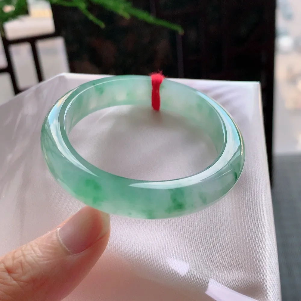 贵妃高冰飘花 无瑕 尺寸:53.7/46.5/10.6 花美 种水好