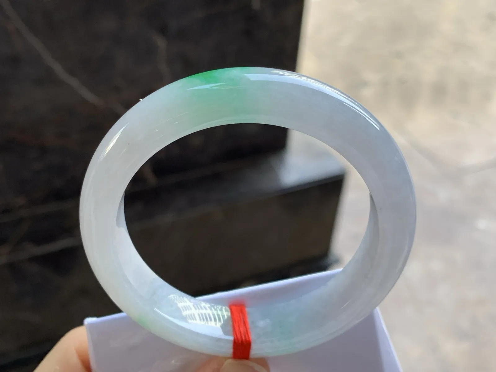 56.5-13-9.4

阳绿色手镯^_^
肉质细腻干净～绿色浓