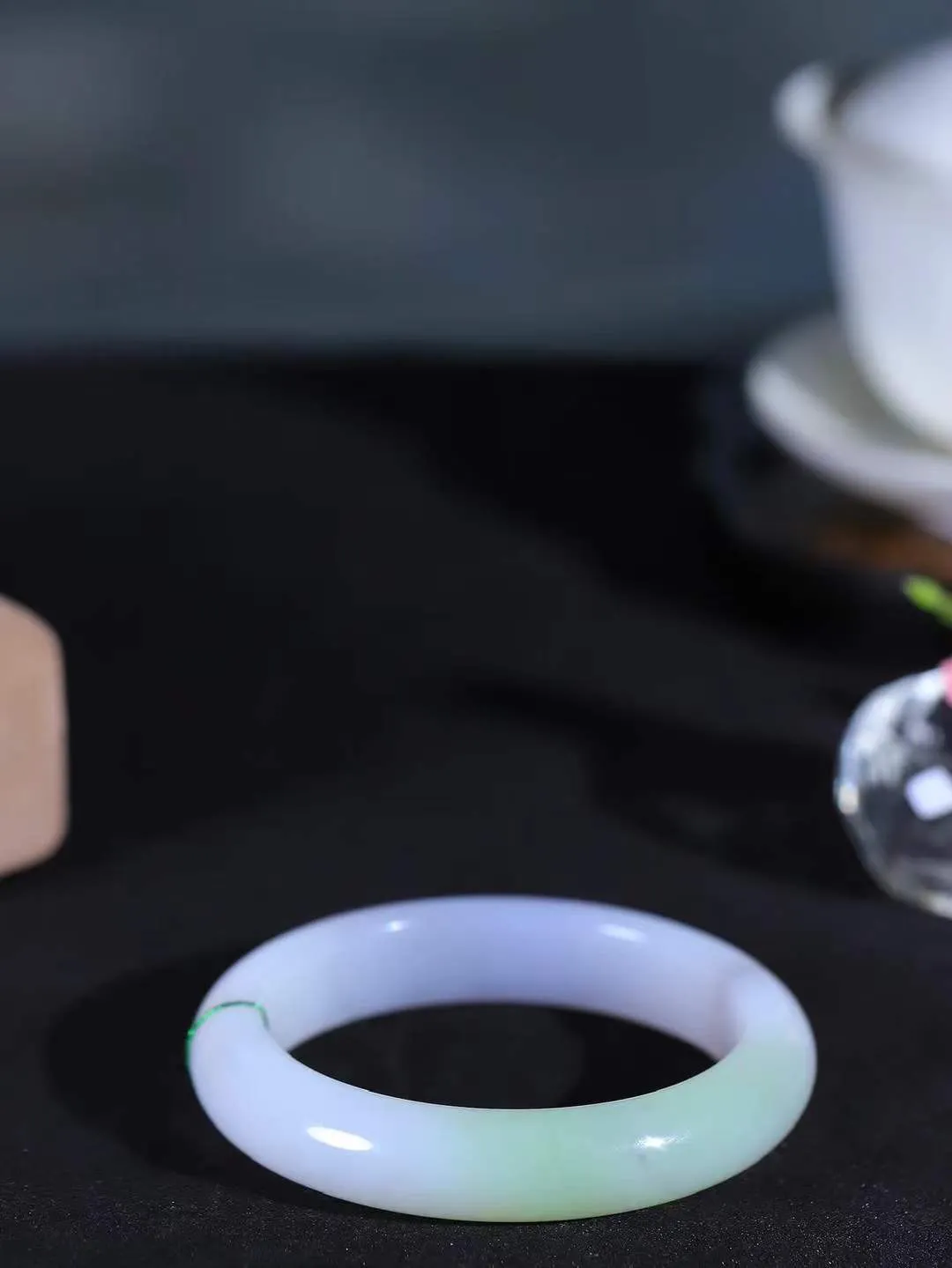 【婉约佳人.手镯】

精品️和田玉三色手镯 玉质温润细腻 油性十足 手感舒适，高华雅逸，线条流畅，