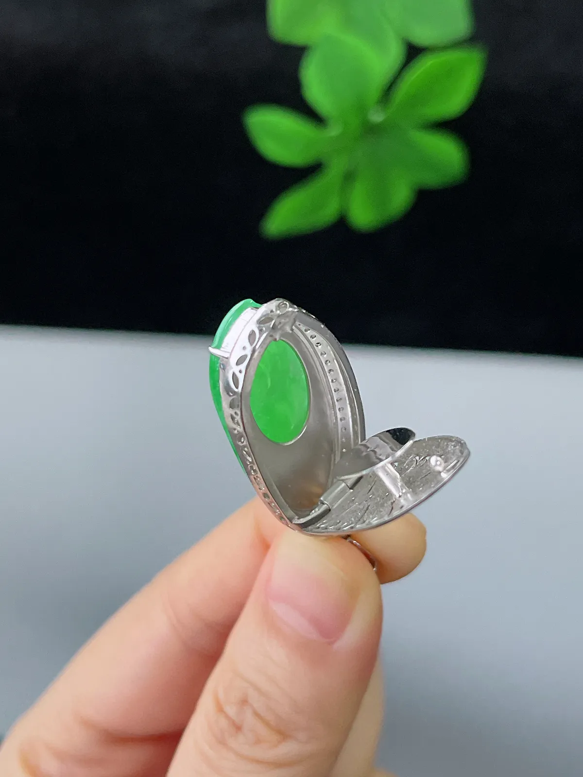 18k金翡翠冰糯种绿色福豆