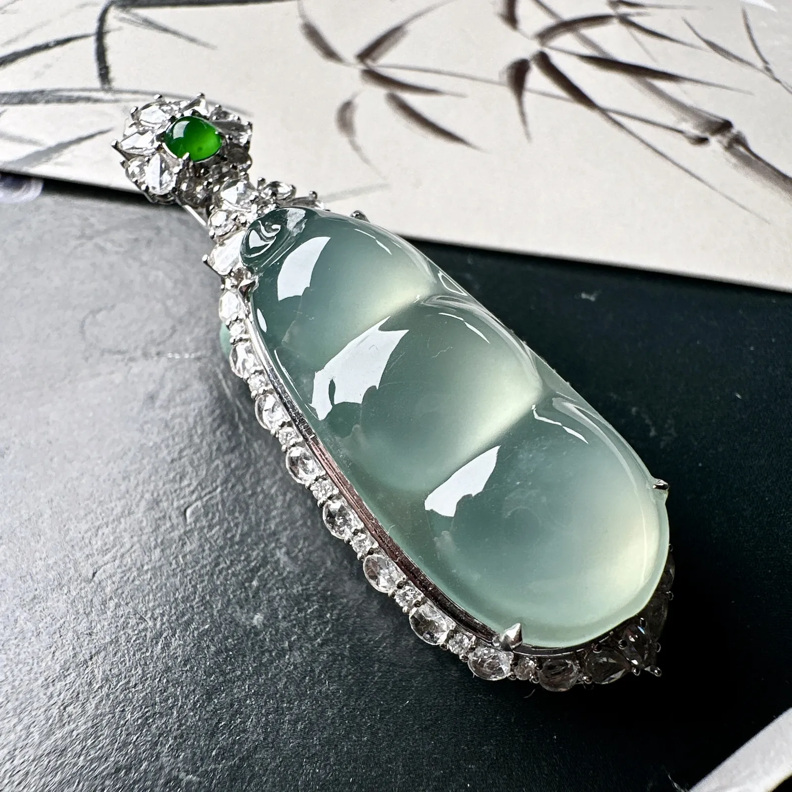 【冰种福豆吊坠】老坑雪花棉，种地上乘，冰感十足，通透起光，饱满圆润，收藏品质，18k金钻镶嵌，裸石尺寸34.7*16*6.3毫米