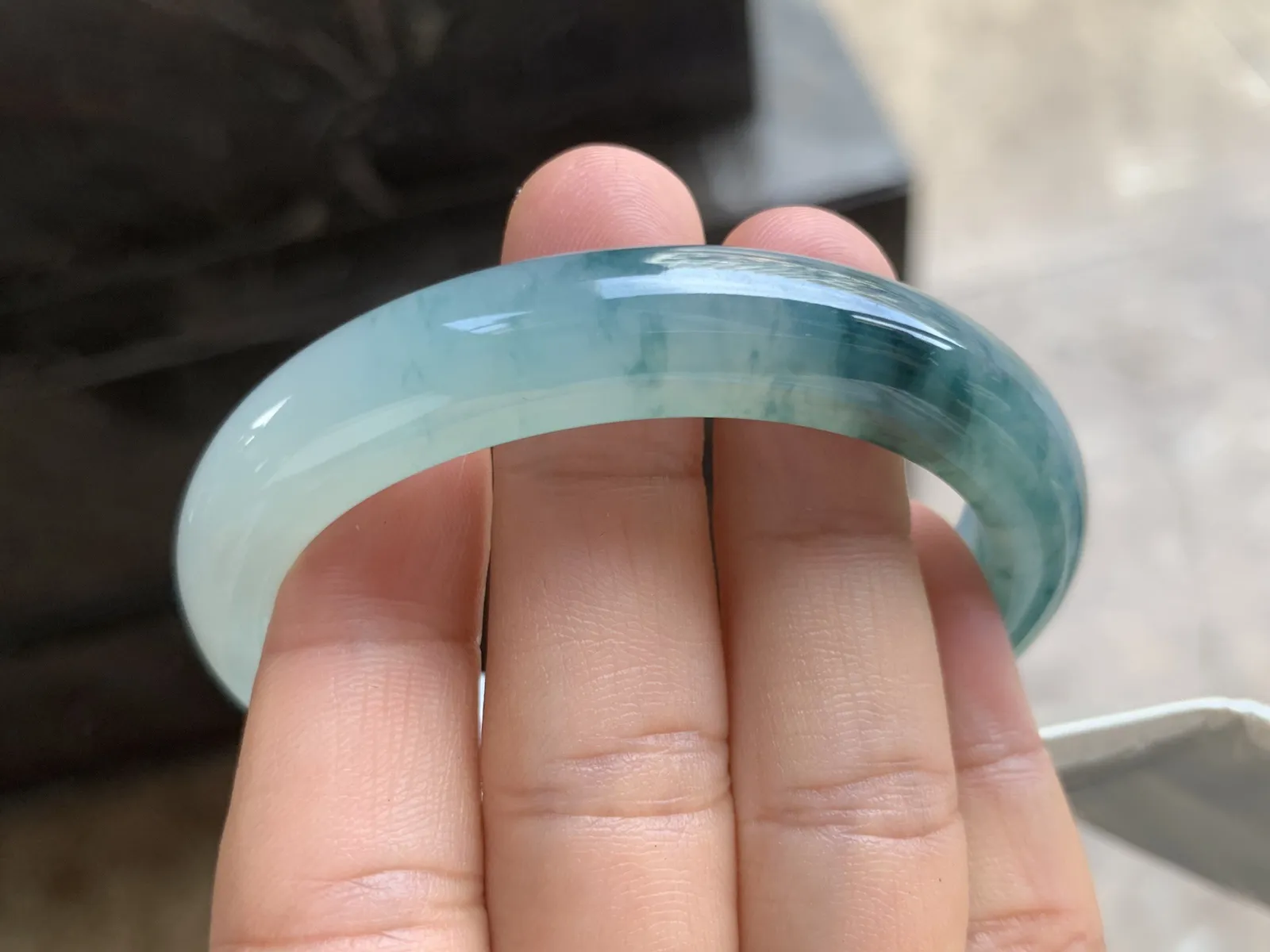 53-11.5-8mm
冰种飘花贵妃手镯 水润光泽 正圈51可带