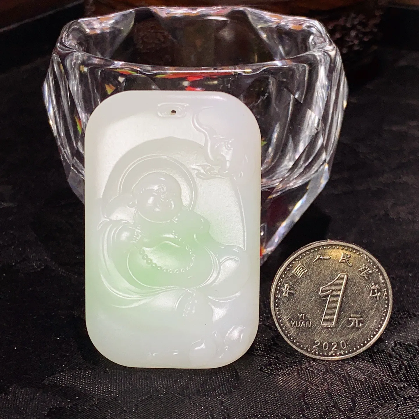 和田玉白玉羊脂白翠青佛引福来挂件。尺寸50/32/12重40.5克。白度一级。无裂无杂玉质细腻油润。手推出油。佩戴高端典雅。lt251111