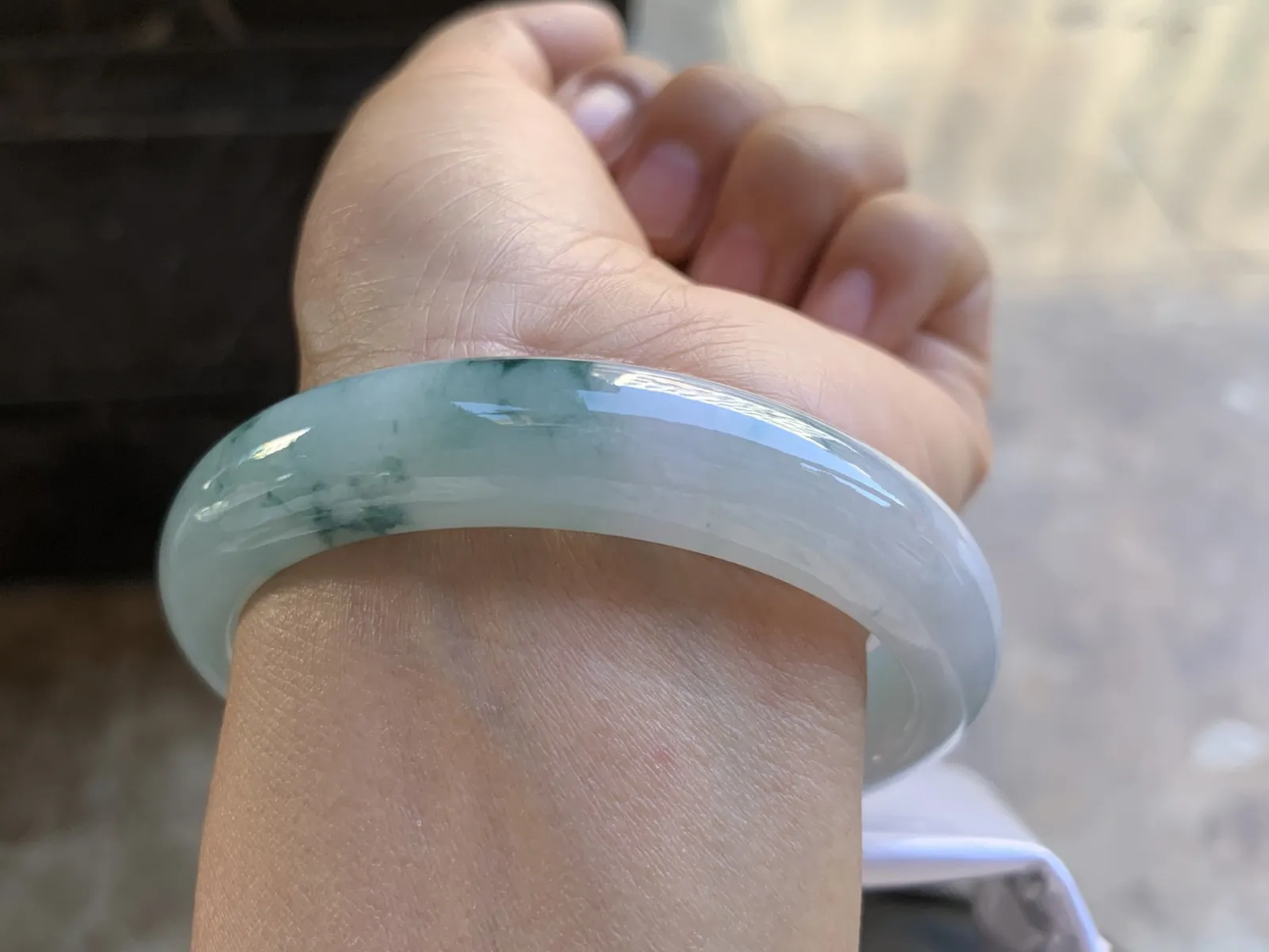 59-12.7-8mm
糯冰飘花手镯 底子细腻 水润