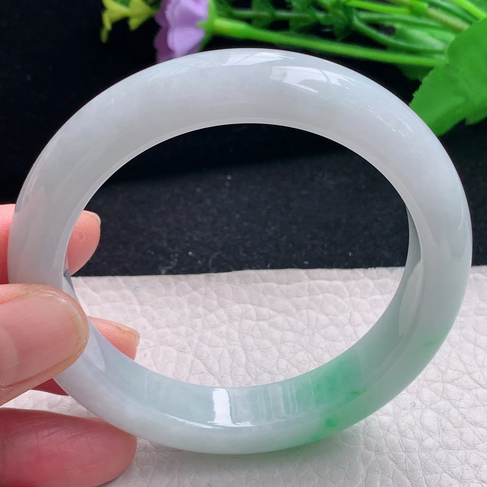 js自然光59*13*9平安镯 缅甸翡翠a货飘绿厚装宽边玉手镯 玉手环