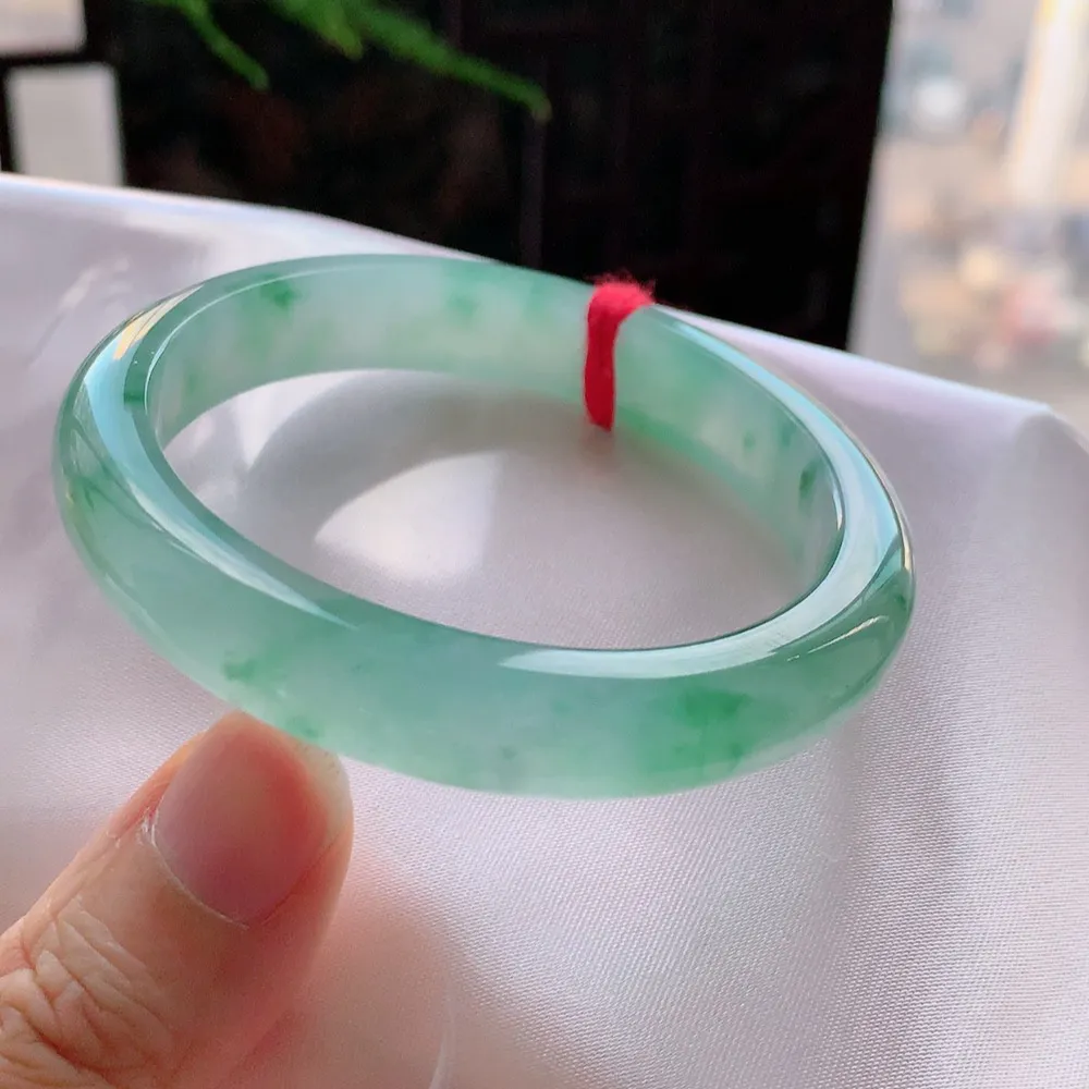 贵妃高冰飘花 无瑕 尺寸:53.7/46.5/10.6 花美 种水好