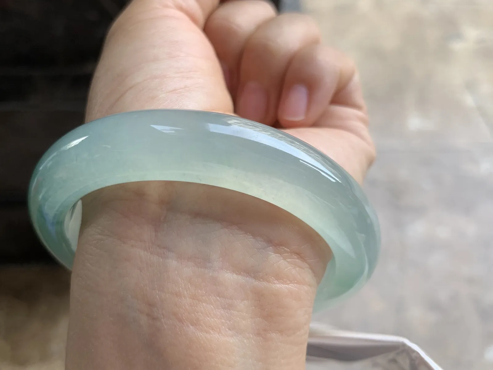 60.5-13.2-9.2mm
冰种晴水飘花手镯 冰透莹润 清新