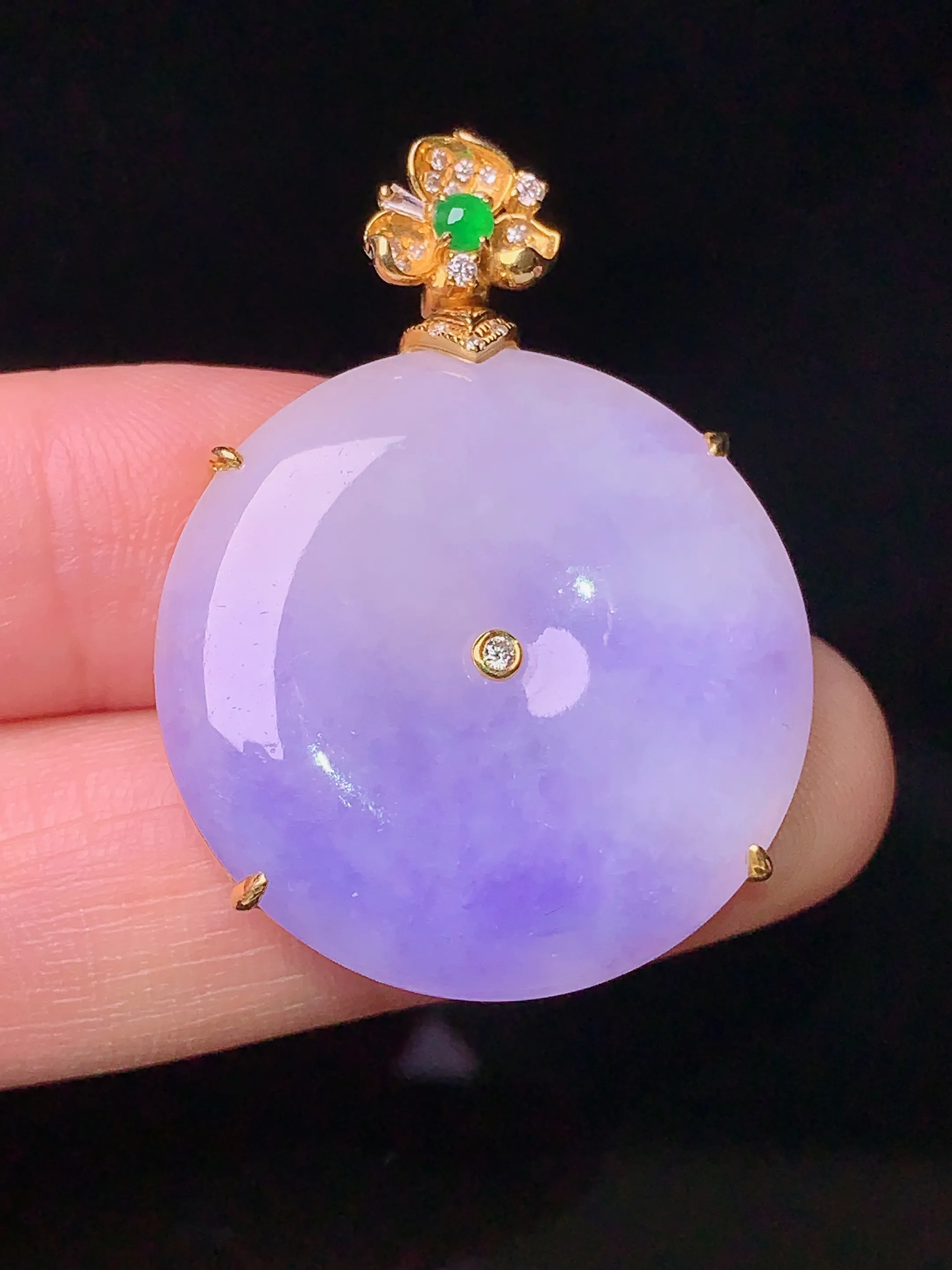 18k金钻镶嵌紫罗兰平安扣吊坠 玉质细腻 色泽清新艳丽 整体尺寸35.3*26.5*5.8