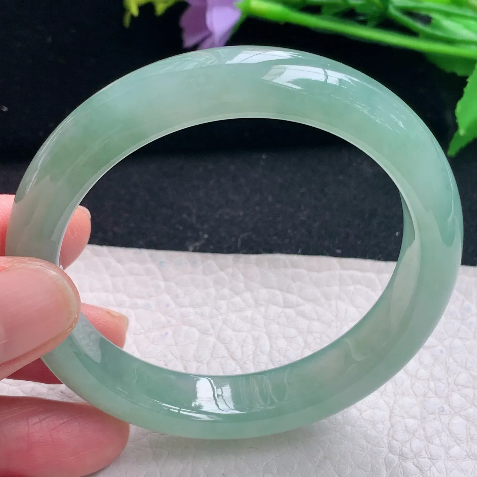 r自然光53*12*8.2平安镯 缅甸翡翠a货冰绿宽边玉手镯 玉手环