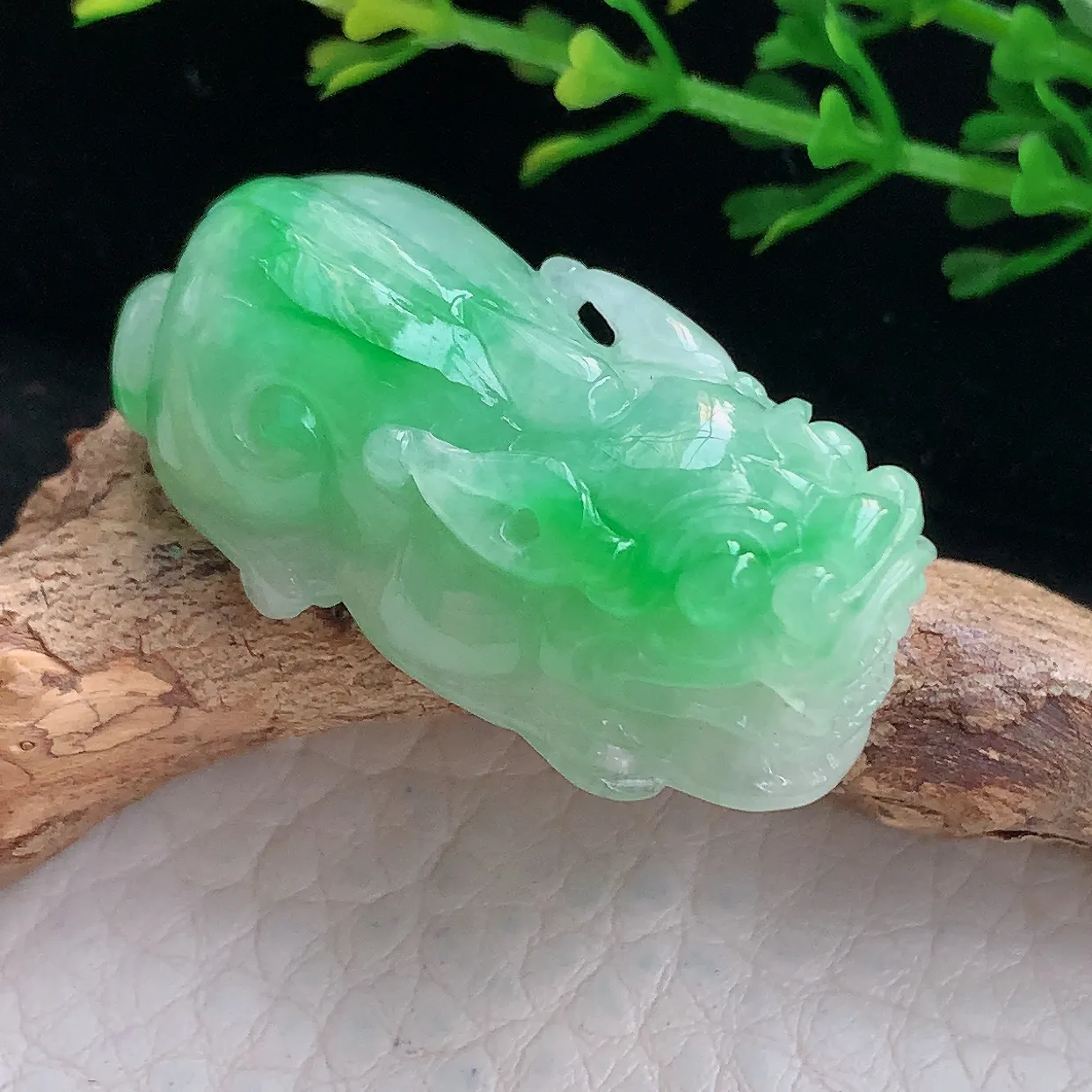 ajj实拍36*17.3*12.8天然缅甸翡翠飘绿招财貔貅吊坠吉祥瑞兽