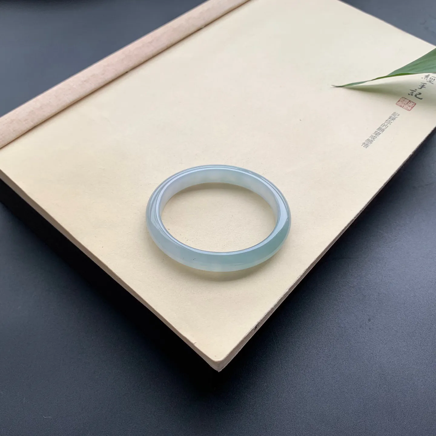 52圈口冰油贵妃手镯 尺寸：52-45.2-9-6.5，无纹裂，水润起胶，细腻光滑